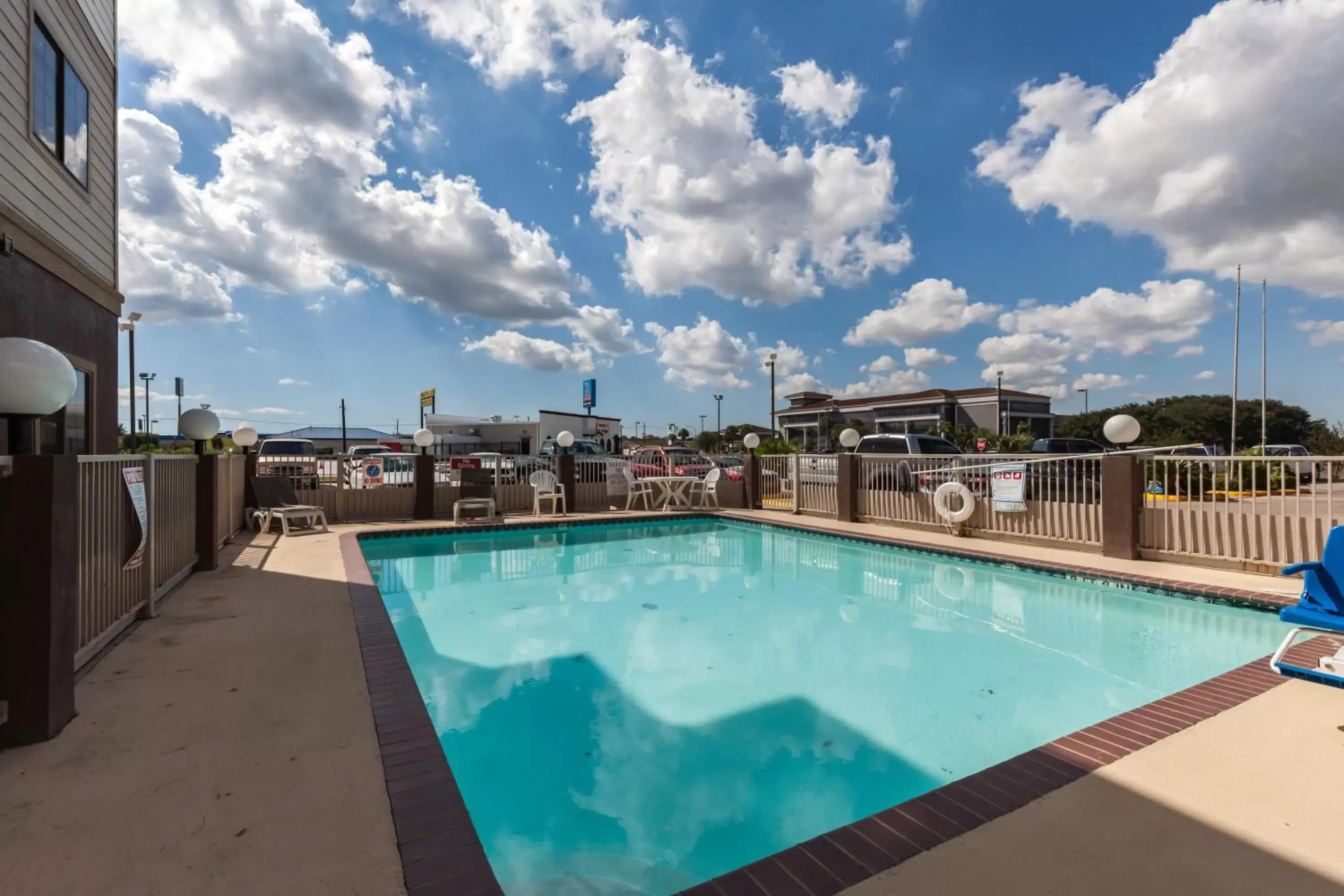 Swimming Pool in Studio 6-Port Arthur, TX - SE