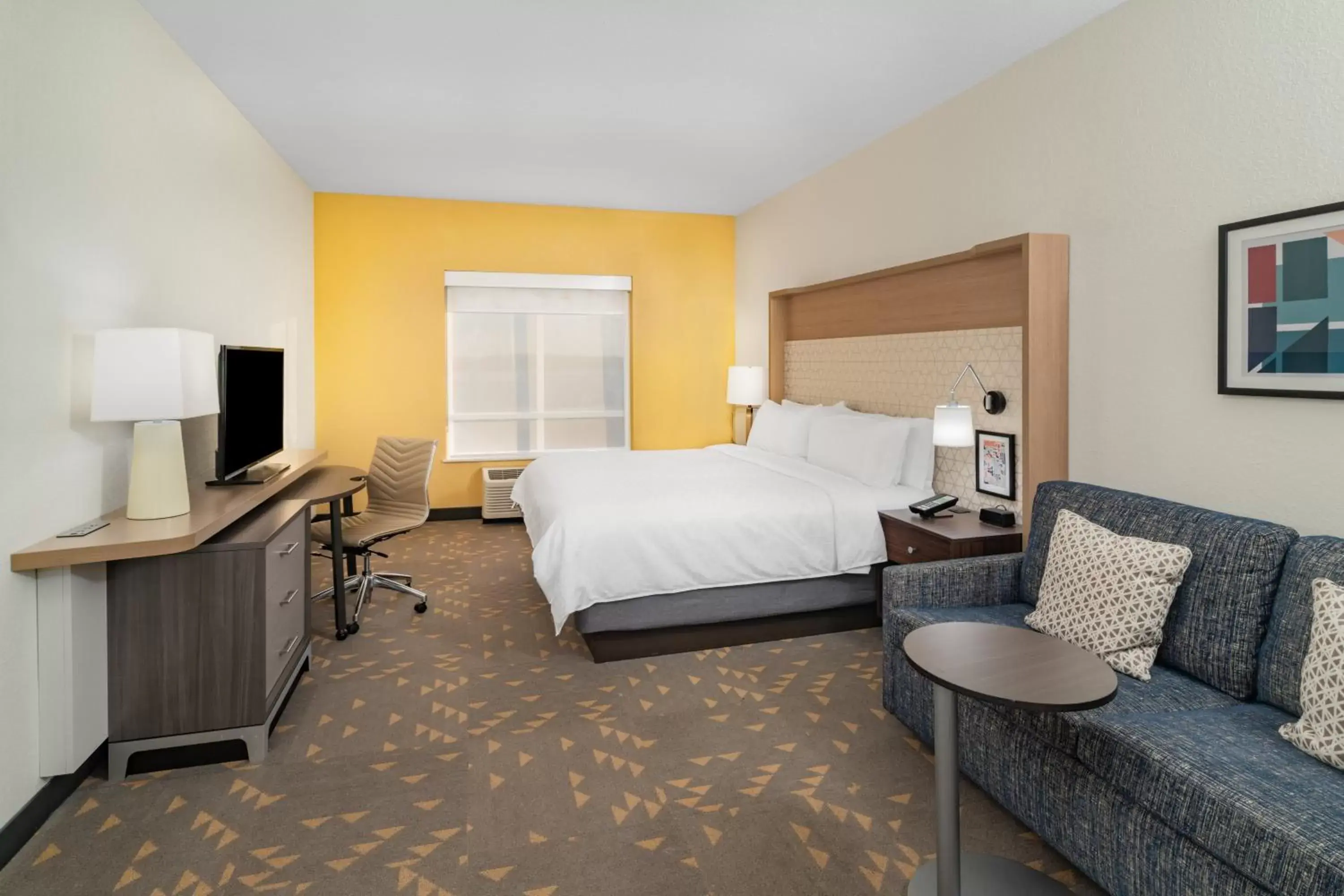 Photo of the whole room, Bed in Holiday Inn Southaven Central - Memphis by IHG Photo of the whole room, Bed in Holiday Inn Southaven Central - Memphis by IHG
