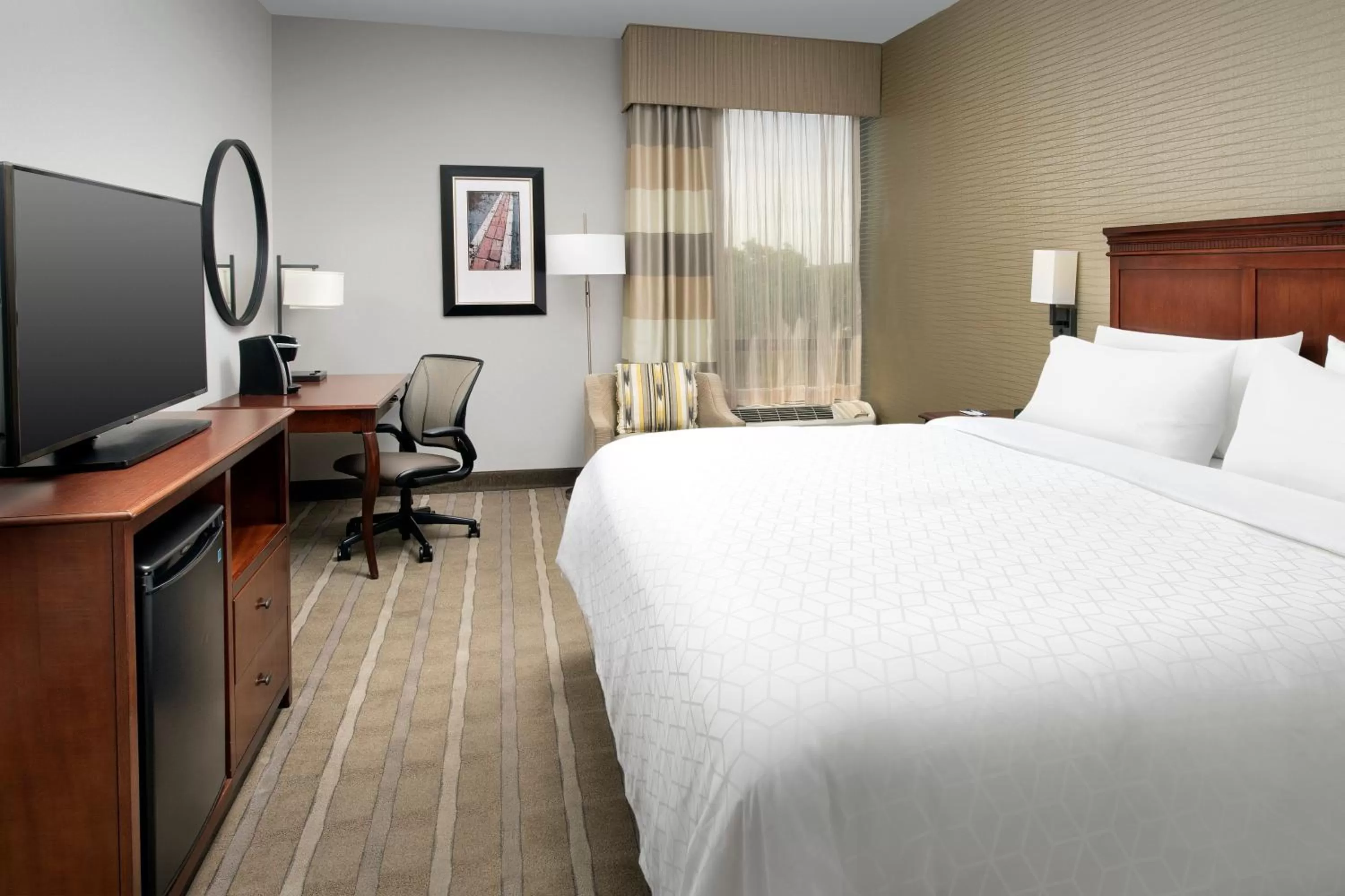 Photo of the whole room, Bed in Holiday Inn Express Boston North-Woburn by IHG