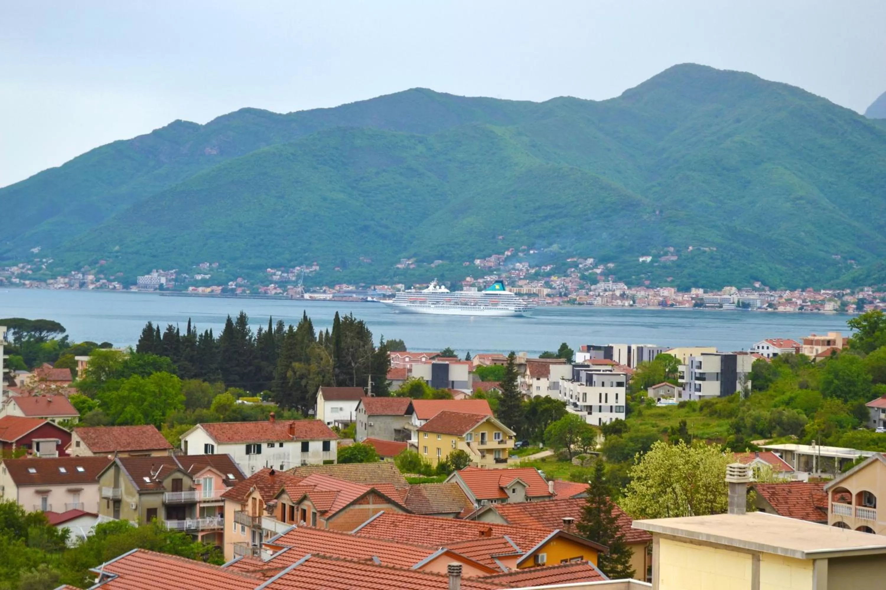 Neighbourhood, Mountain View in Tivat Apartments