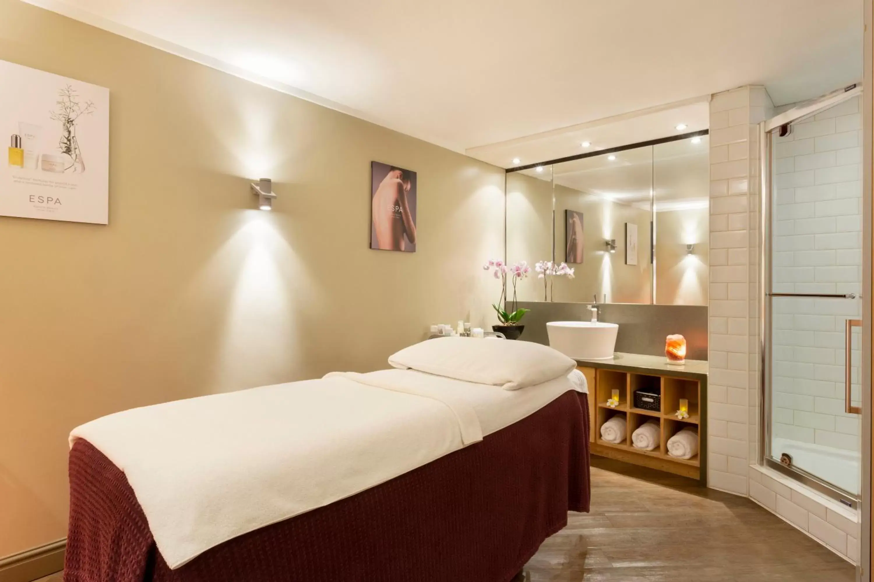 Massage, Bed in Forest Pines Hotel, Spa & Golf Resort