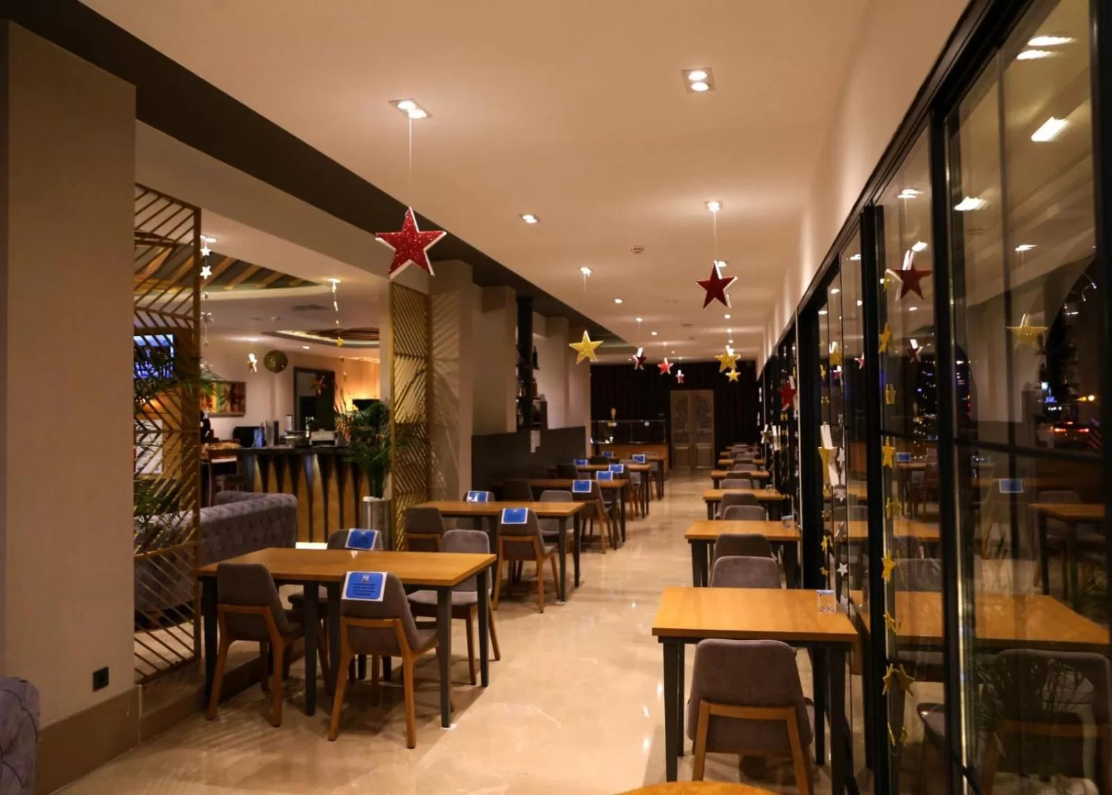 Restaurant/places to eat in Sealife Lounge - Adult only