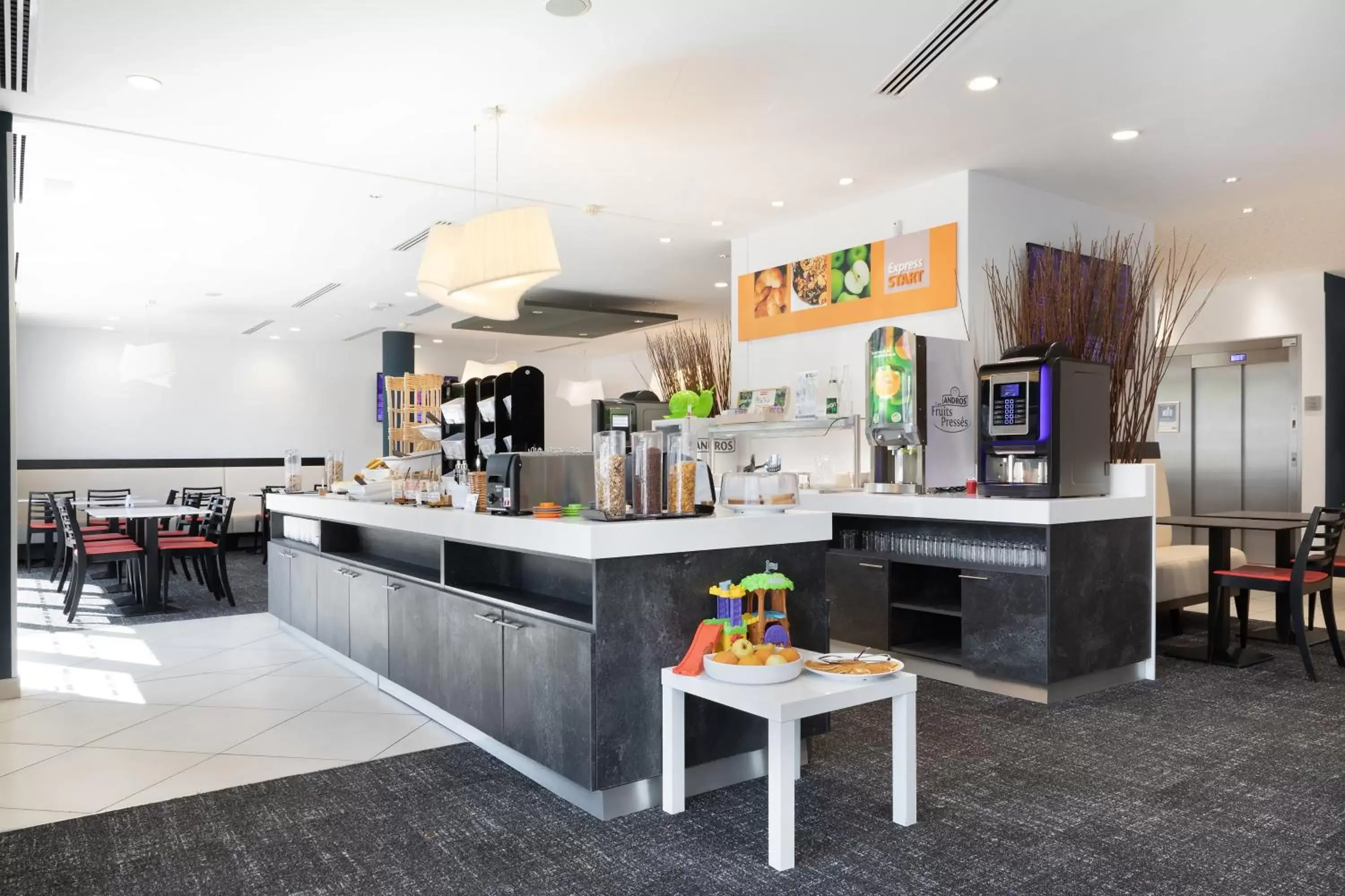 Breakfast in Holiday Inn Express Toulon - Est by IHG Breakfast in Holiday Inn Express Toulon - Est by IHG