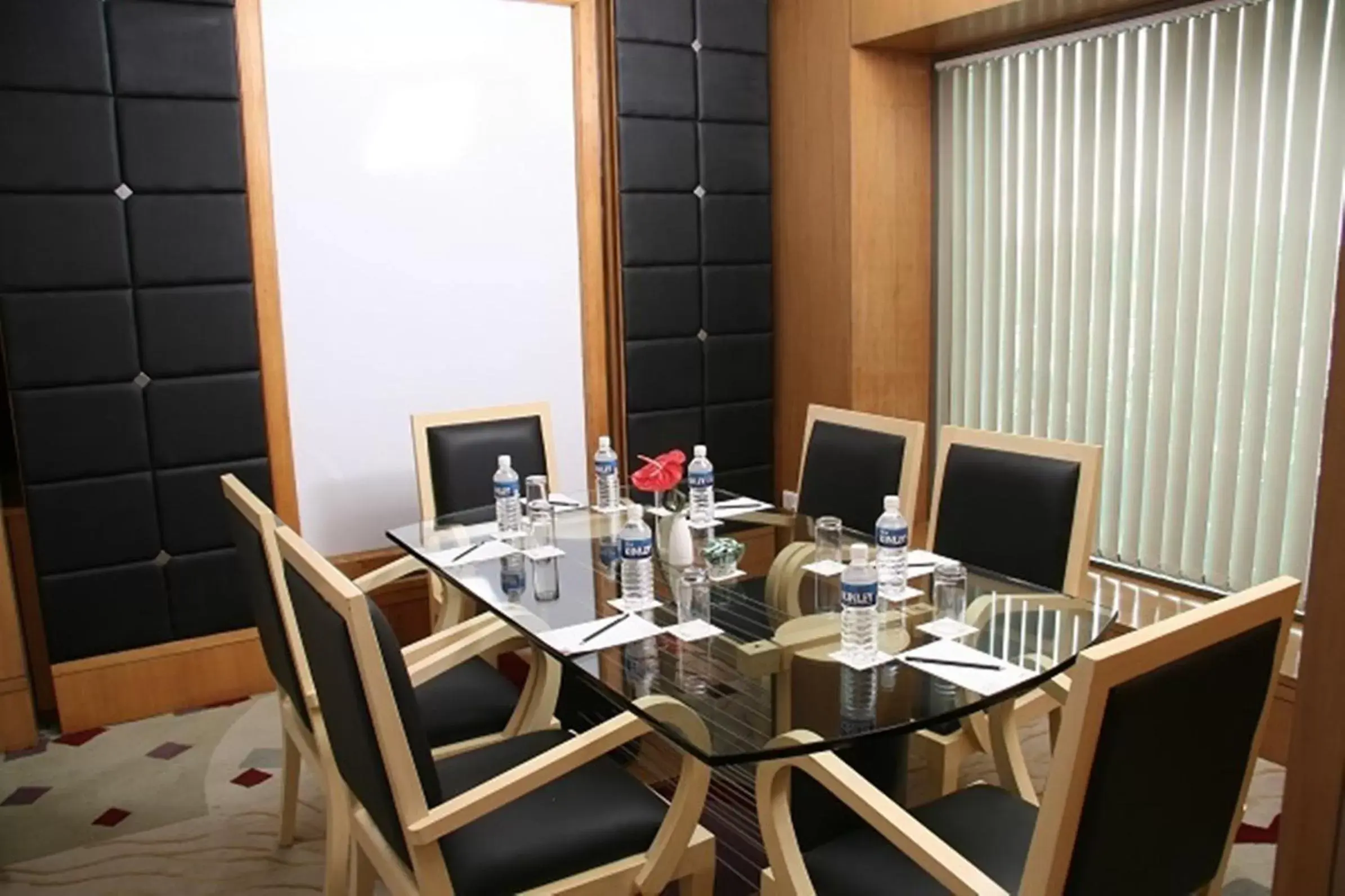 Business facilities in Radisson Blu MBD Hotel Noida