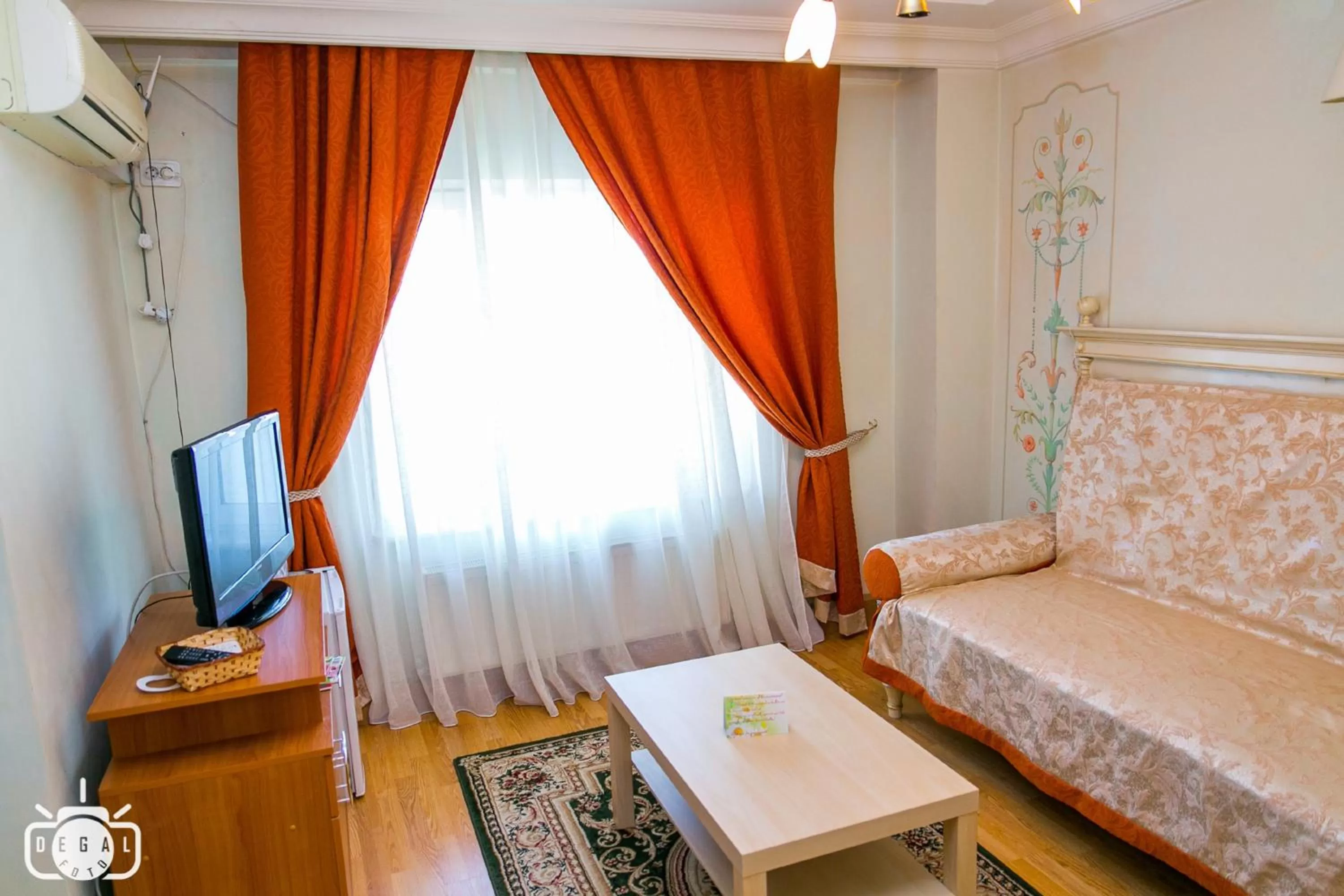 Seating area, Bed in Villa Tamara