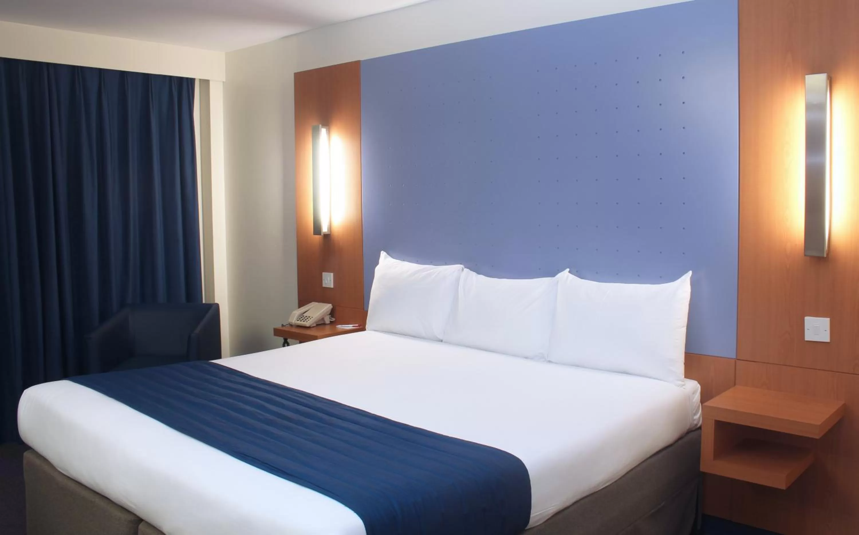 Bed in Ramada London North