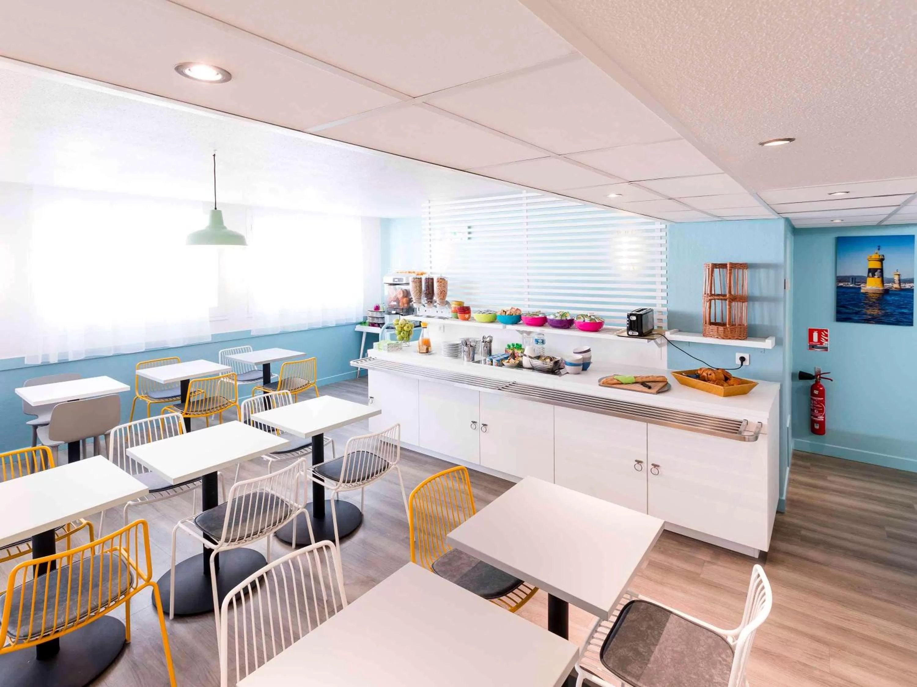 Restaurant/places to eat in ibis Styles Marseille Centre Prado Place Castellane