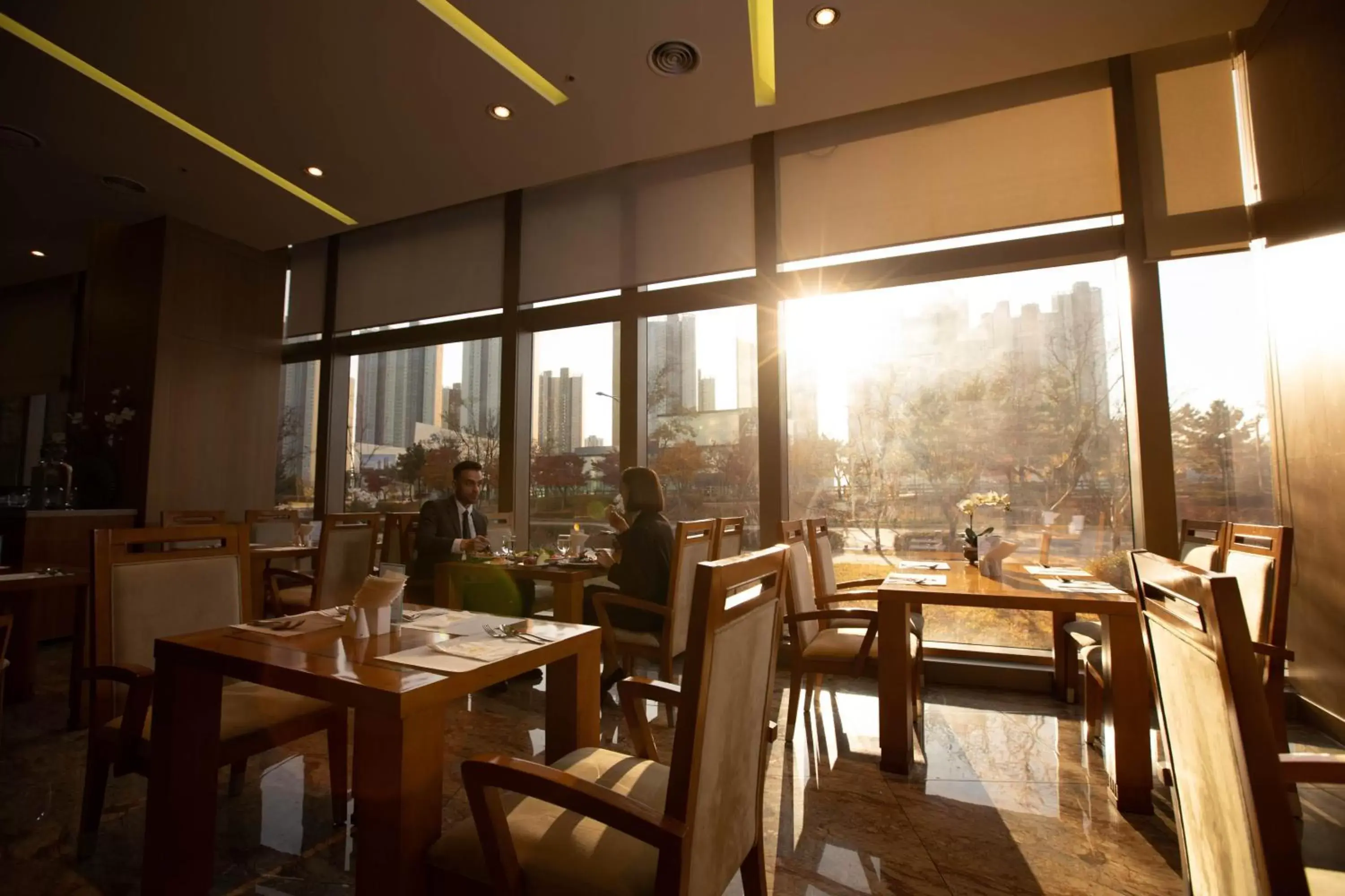 Restaurant/Places to Eat in The Central Park Hotel Songdo