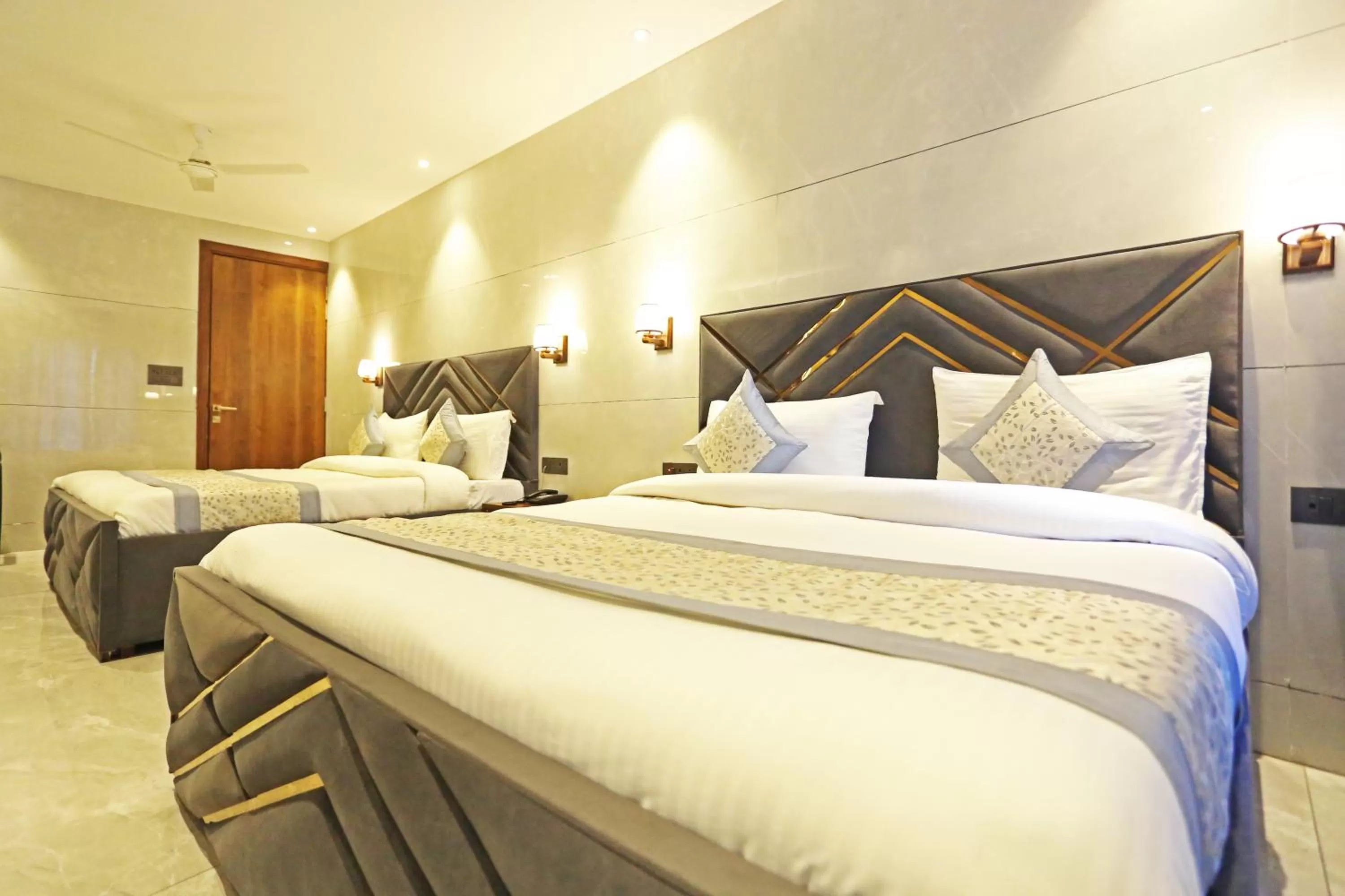 Bed in Frankstay By Hotel Preet in 05 mints walking Distance Nizamuddin Railway Station