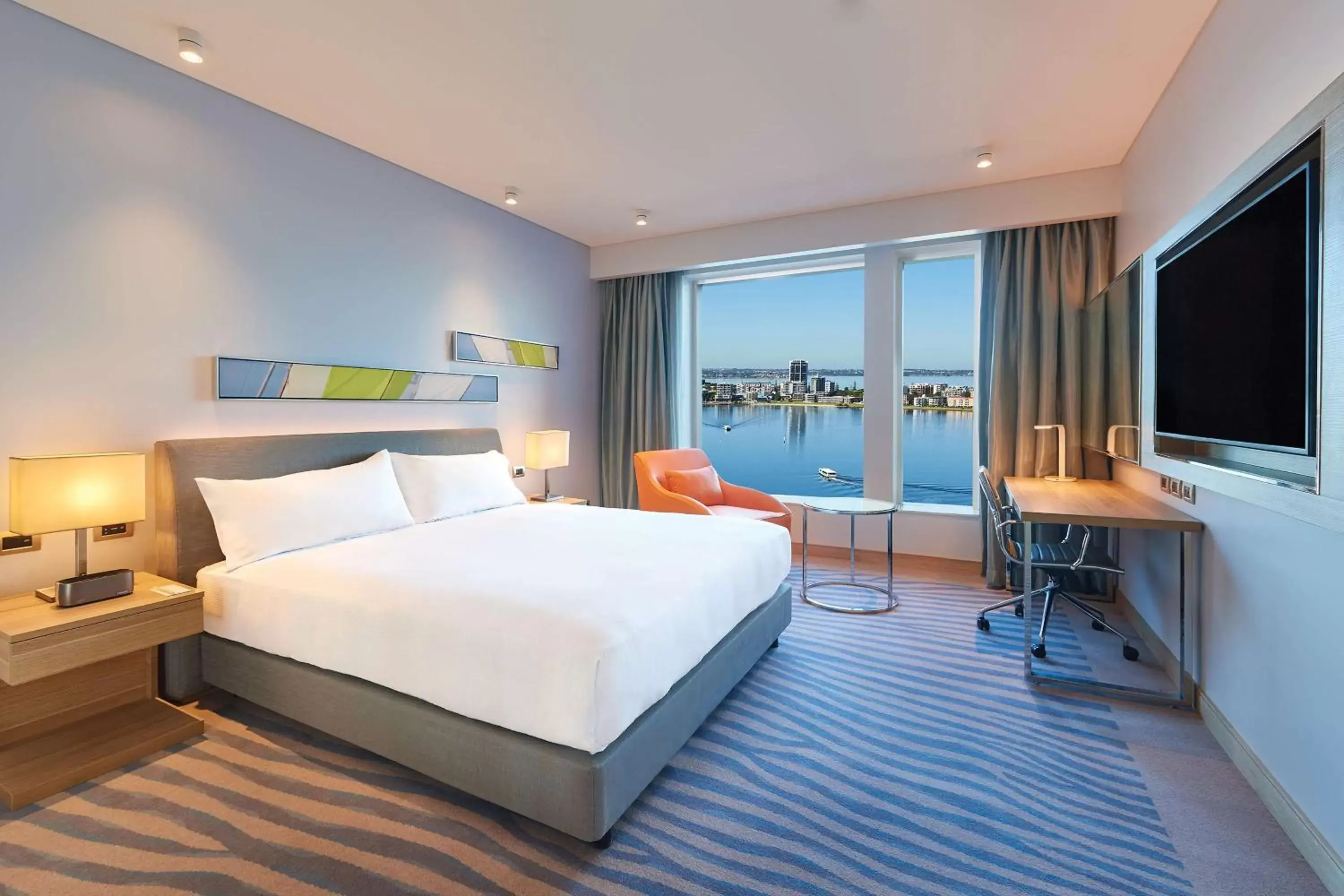 Bed in Doubletree By Hilton Perth Waterfront
