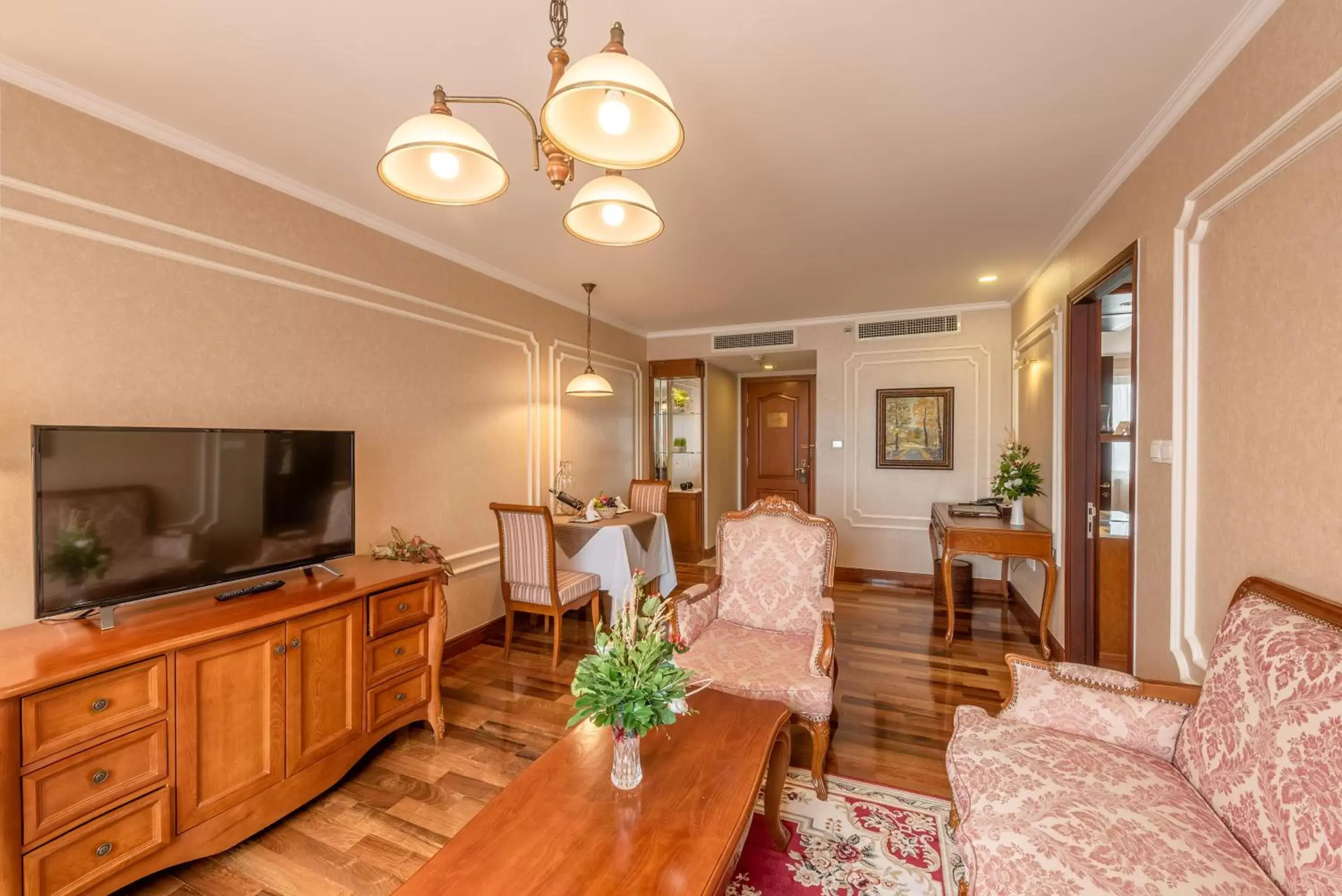 Living room, Seating Area in Hotel Grand Saigon