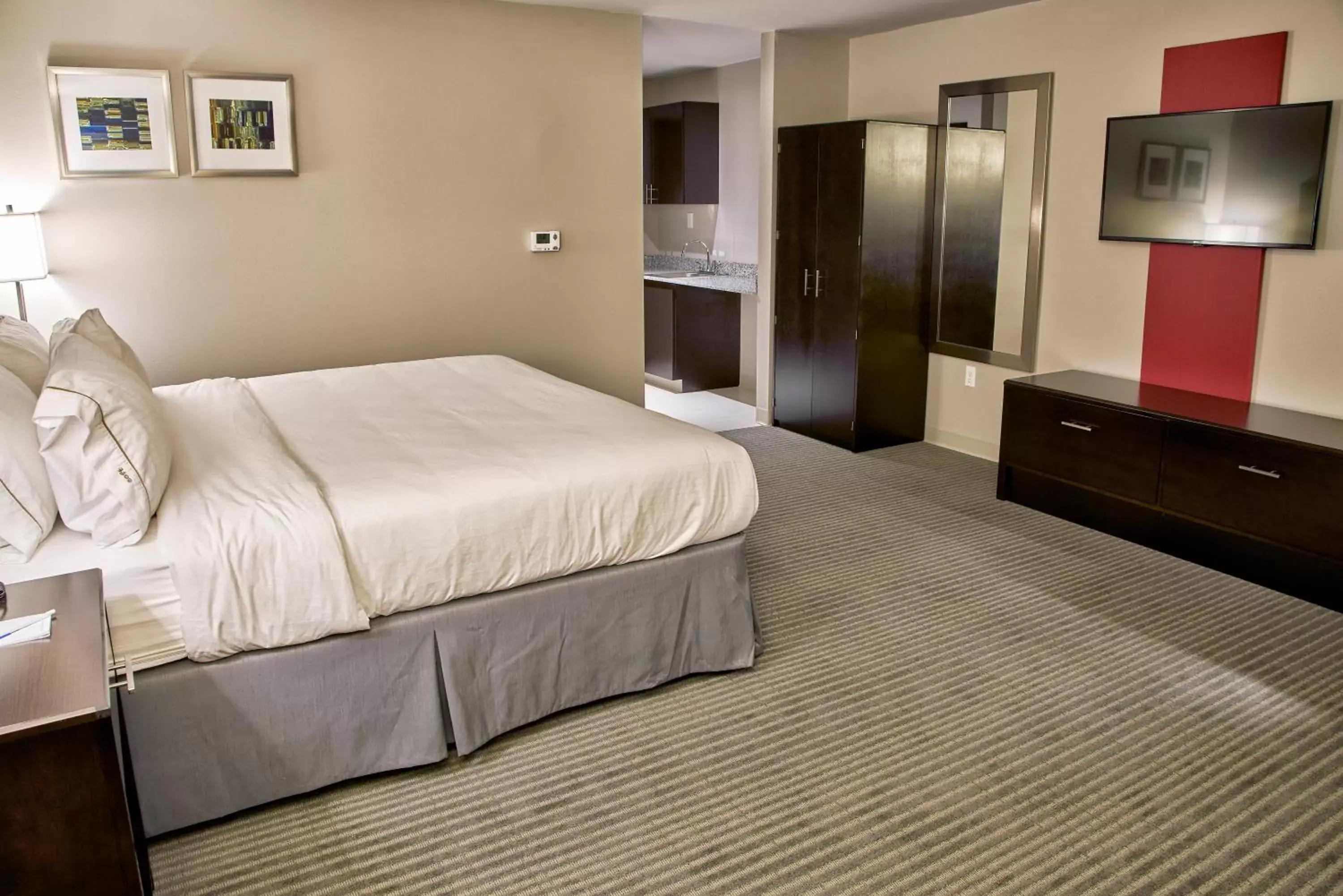 Photo of the whole room, Bed in Holiday Inn Express & Suites Tulsa NE, Claremore, an IHG Hotel