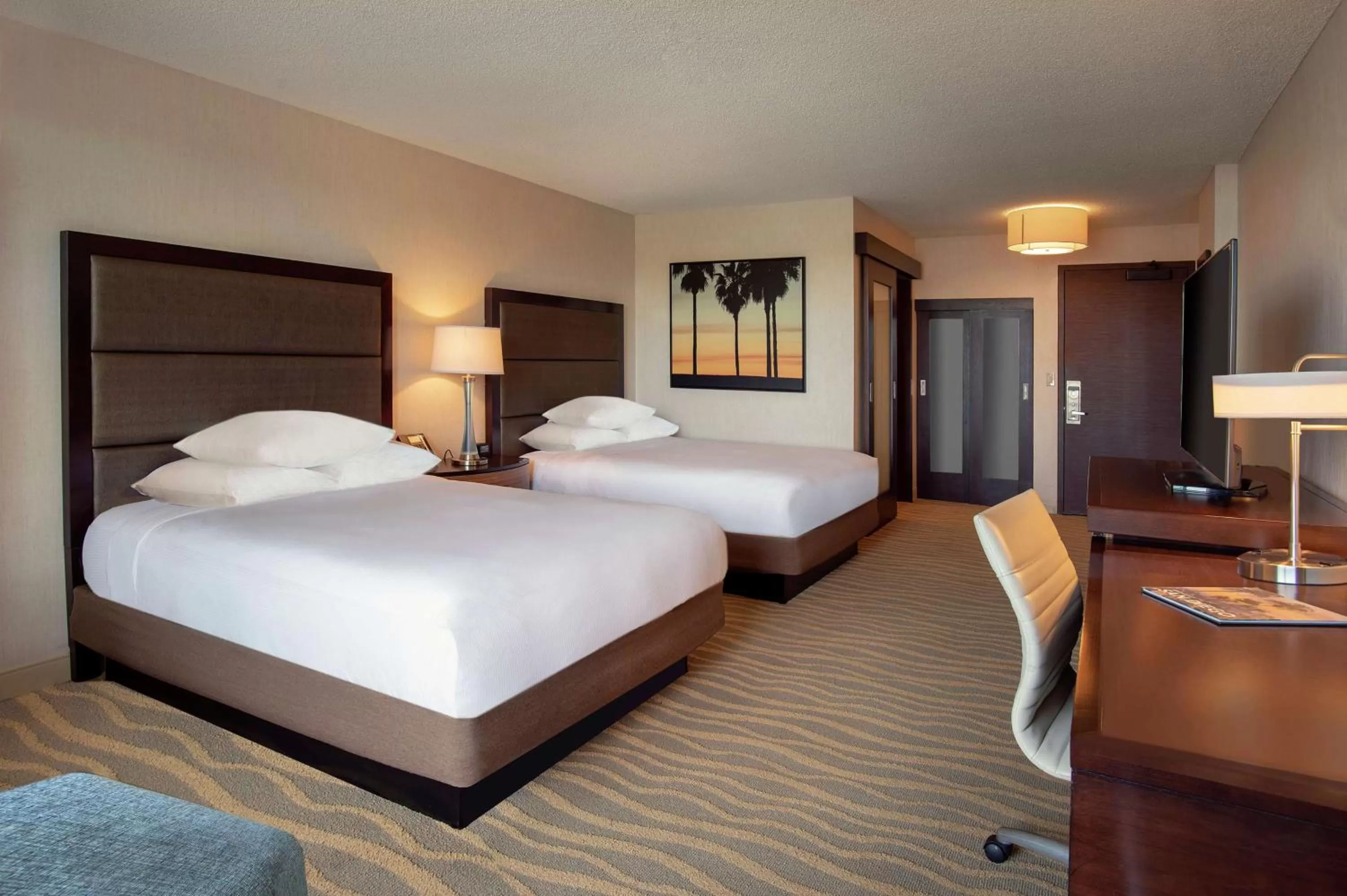 Bedroom, Bed in DoubleTree by Hilton San Diego-Mission Valley
