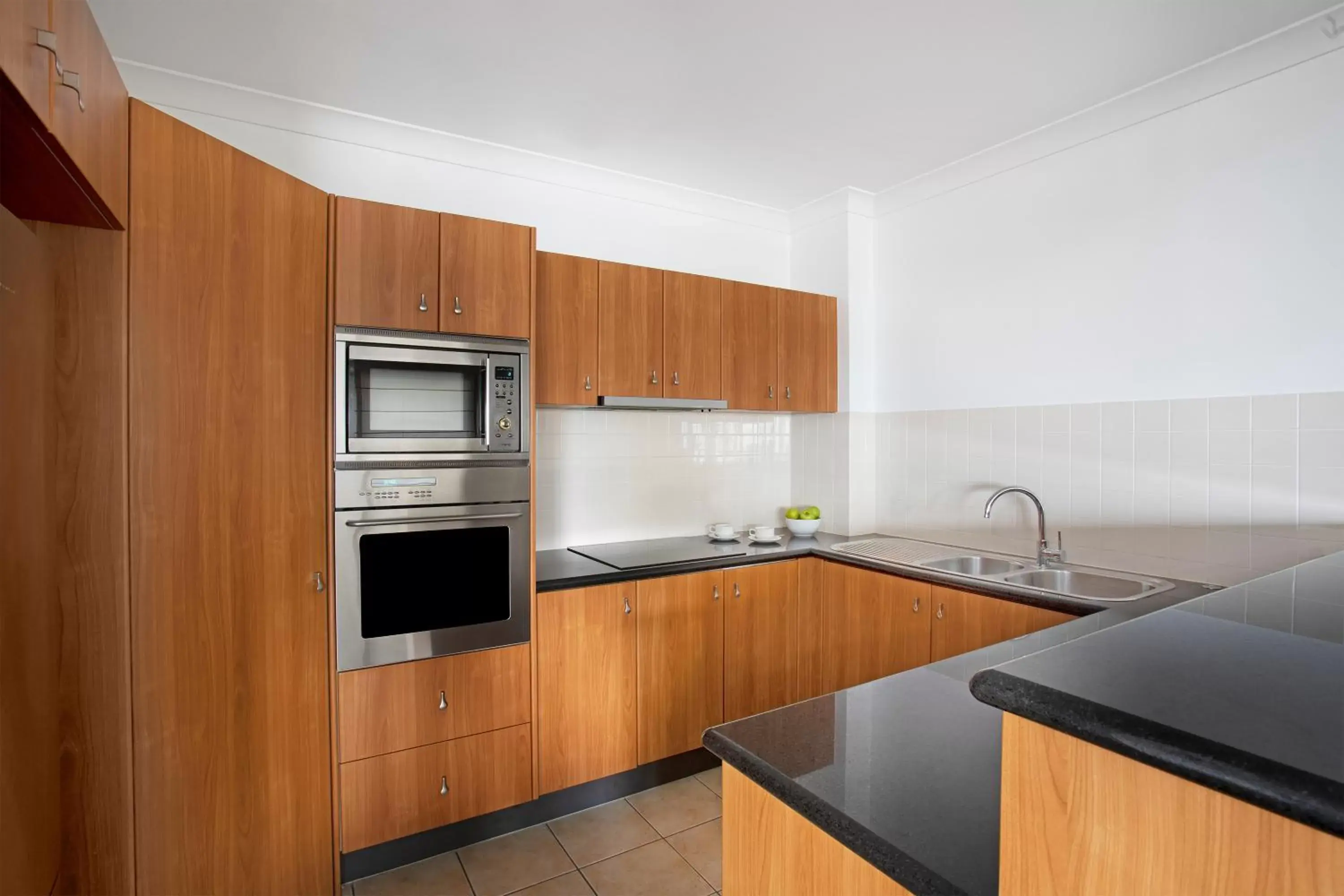 Kitchen or kitchenette, Kitchen/Kitchenette in Mantra Esplanade