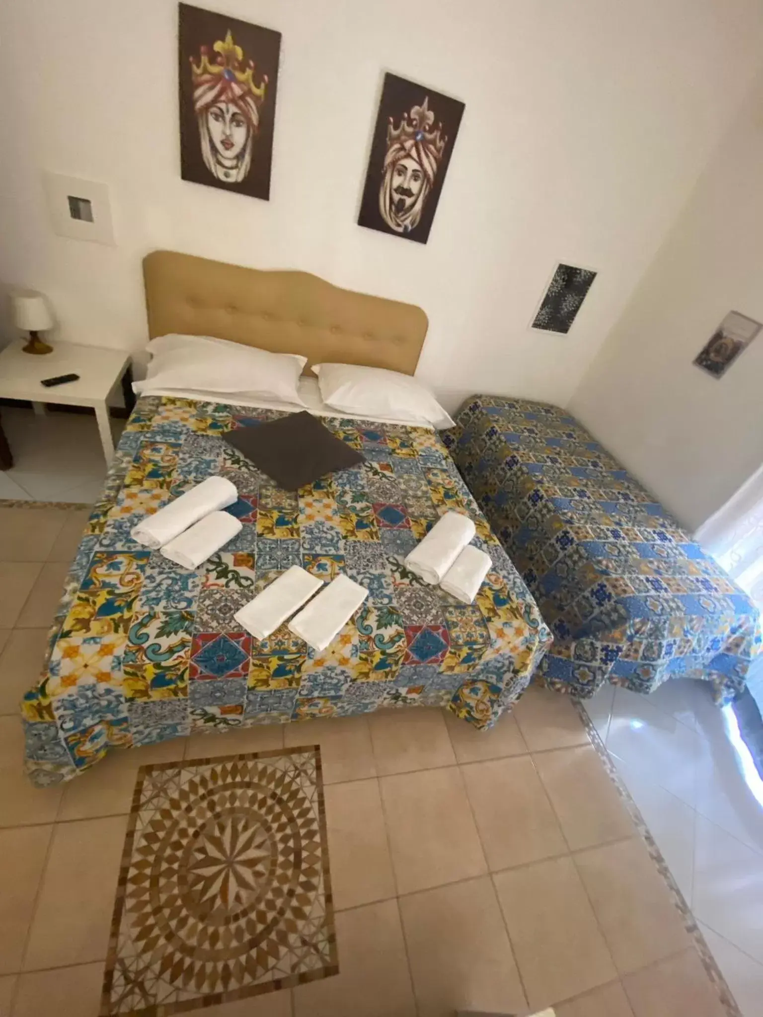 Photo of the whole room, Bed in Alba central City