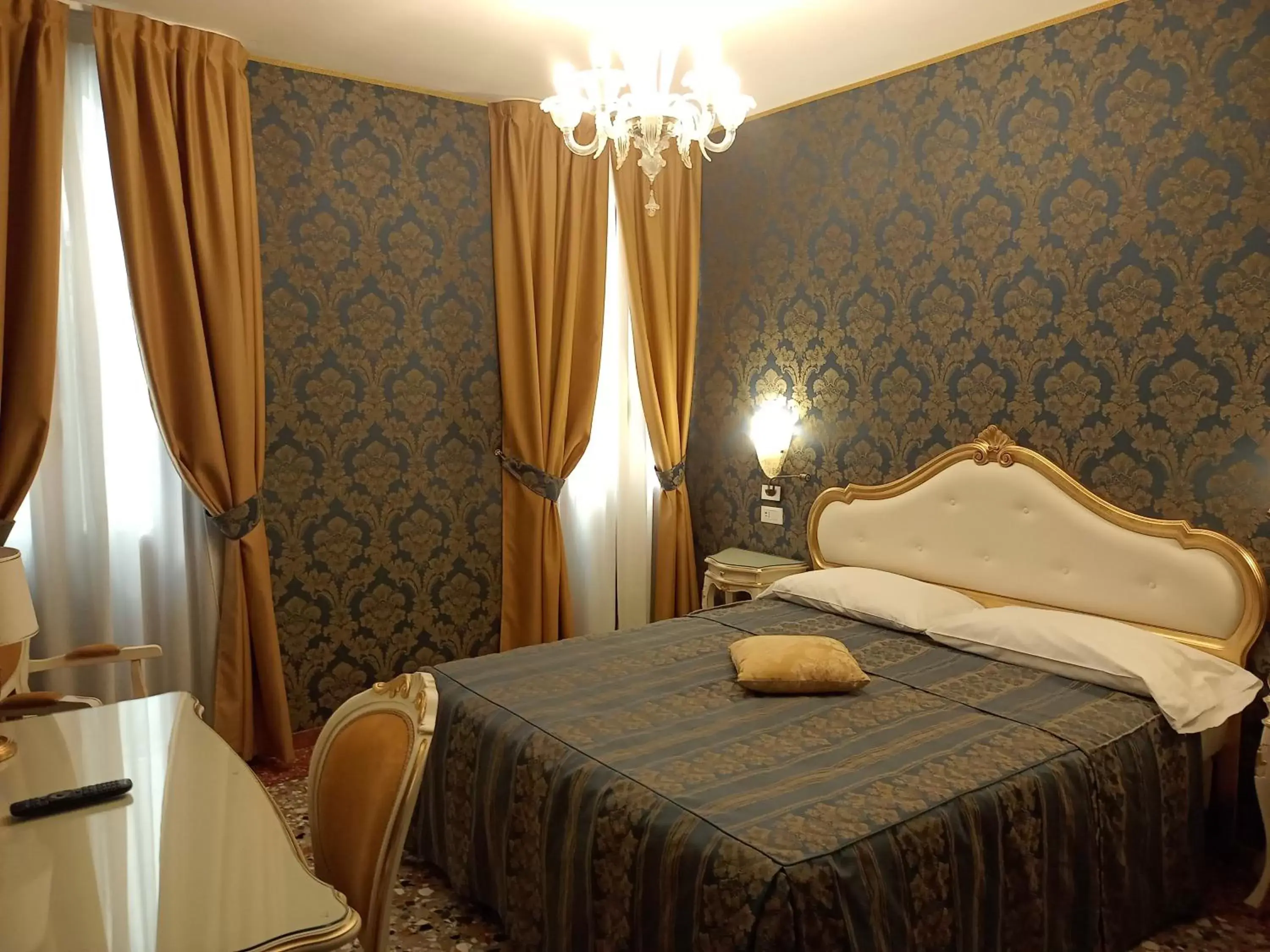 Bedroom, Bed in Hotel Il Mercante di Venezia