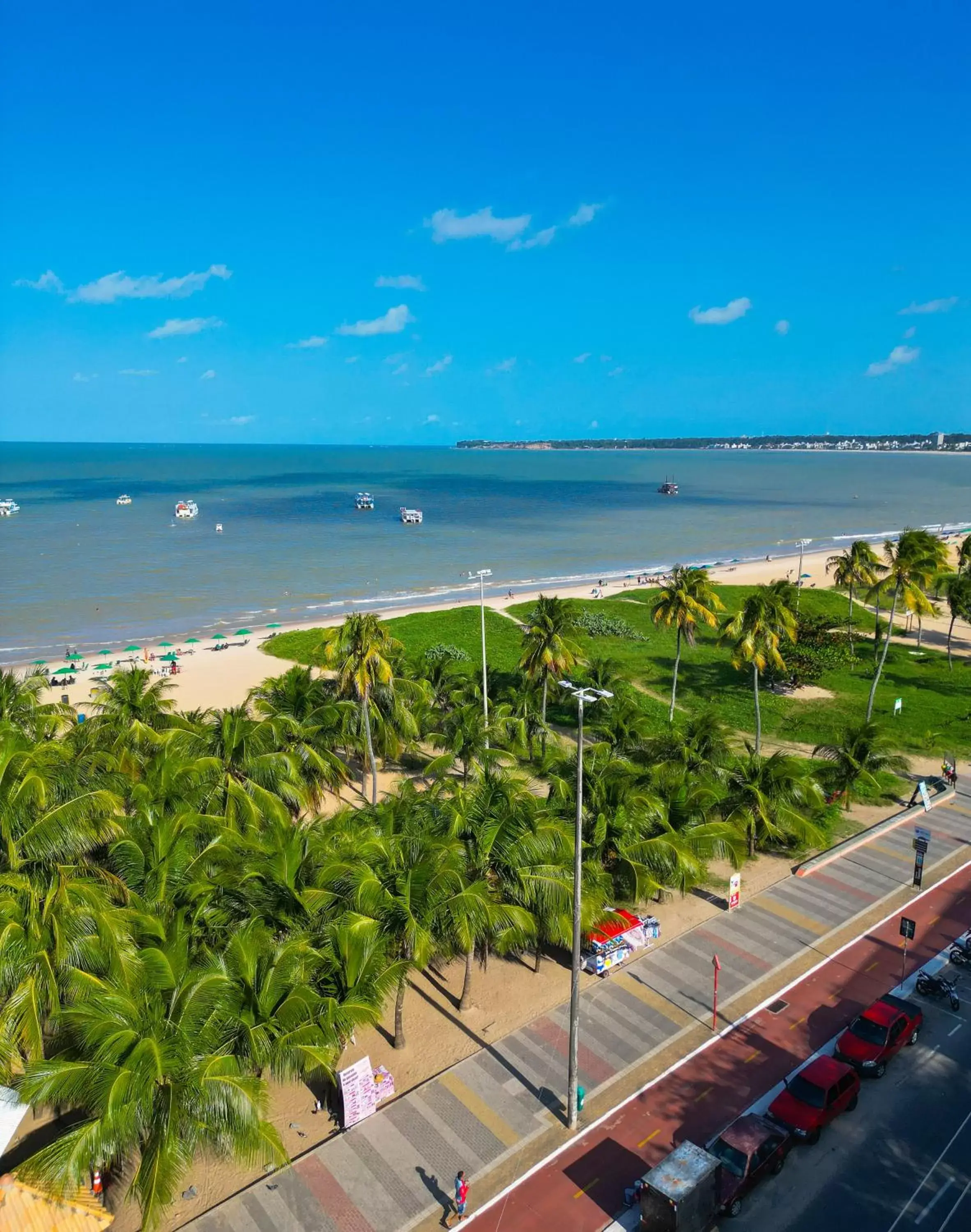 Beach, Bird's-eye View in Atlântico Praia Hotel