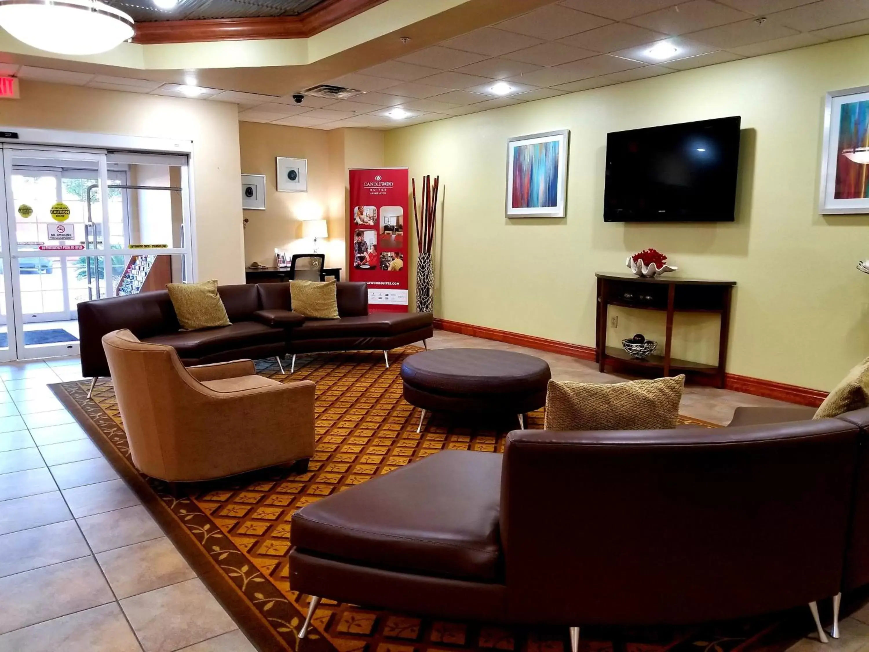 Lobby or reception, Lounge/Bar in Candlewood Suites San Antonio Downtown, an IHG Hotel