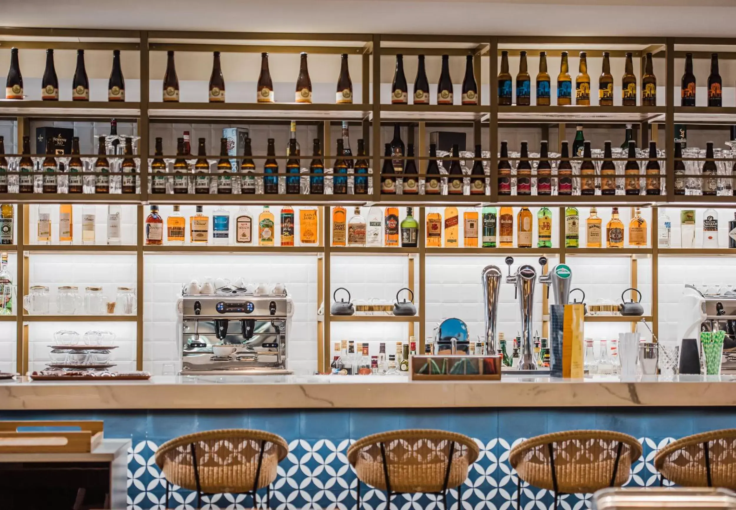 Lounge or bar, Lounge/Bar in Golden Tulip Aix en Provence