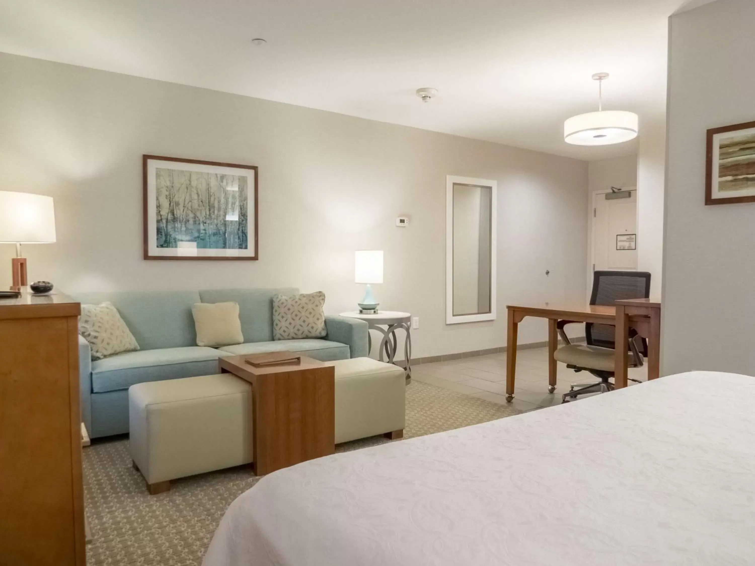 Bedroom, Seating Area in Homewood Suites by Hilton Gateway Hills Nashua