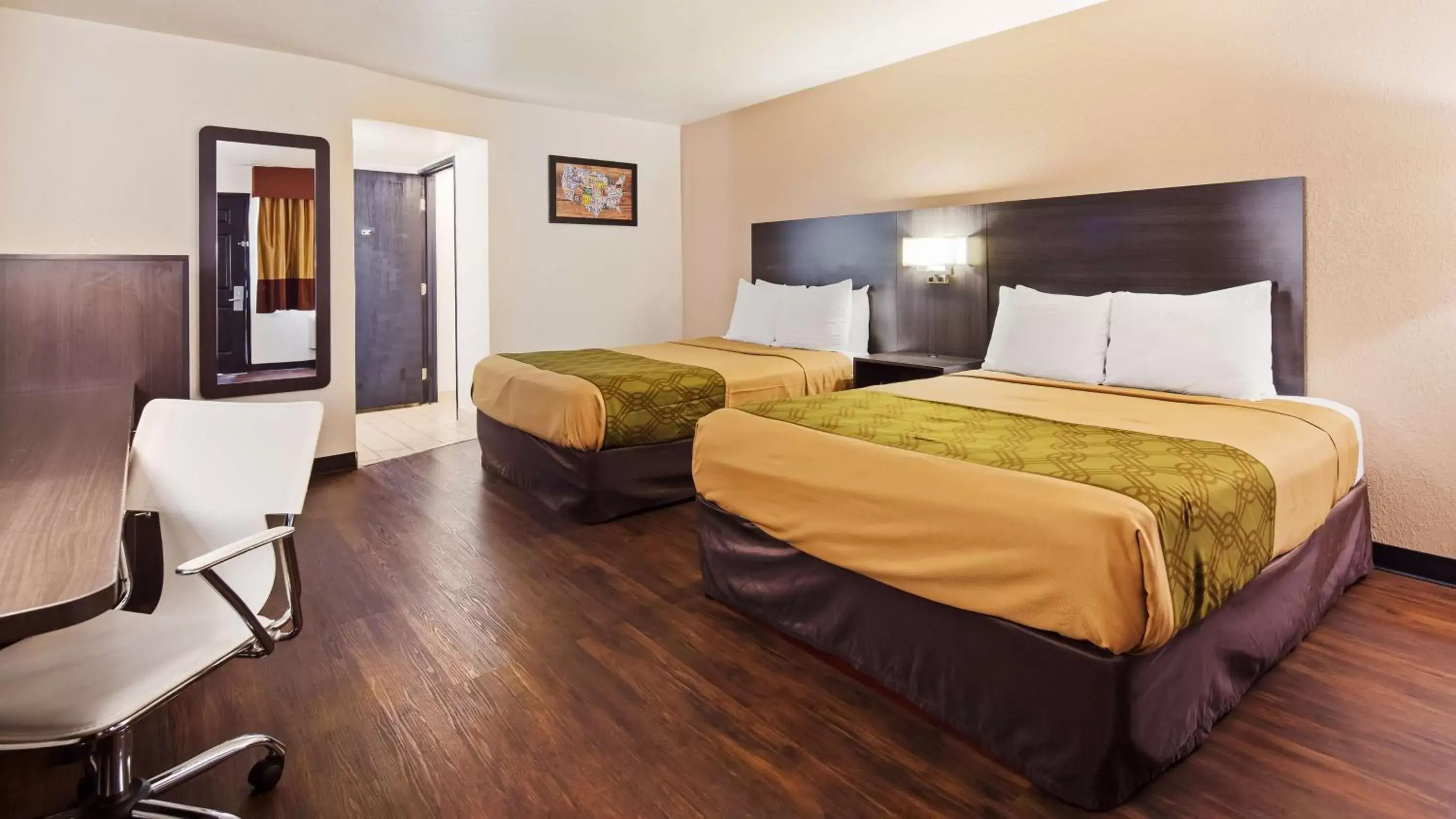Photo of the whole room, Bed in SureStay Hotel by Best Western Phoenix Airport