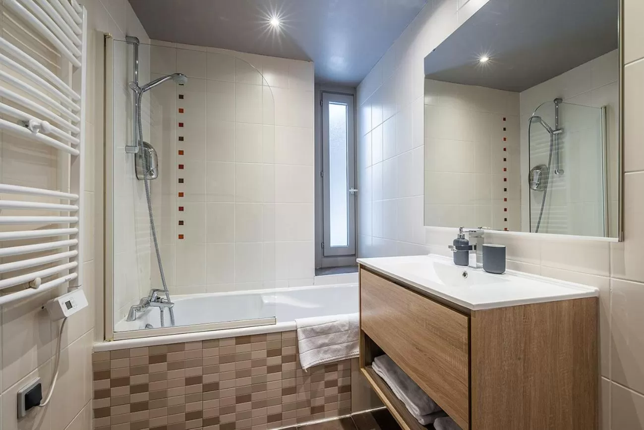 Bathroom in Eden Hotel, Apartments and Chalet Chamonix Les Praz