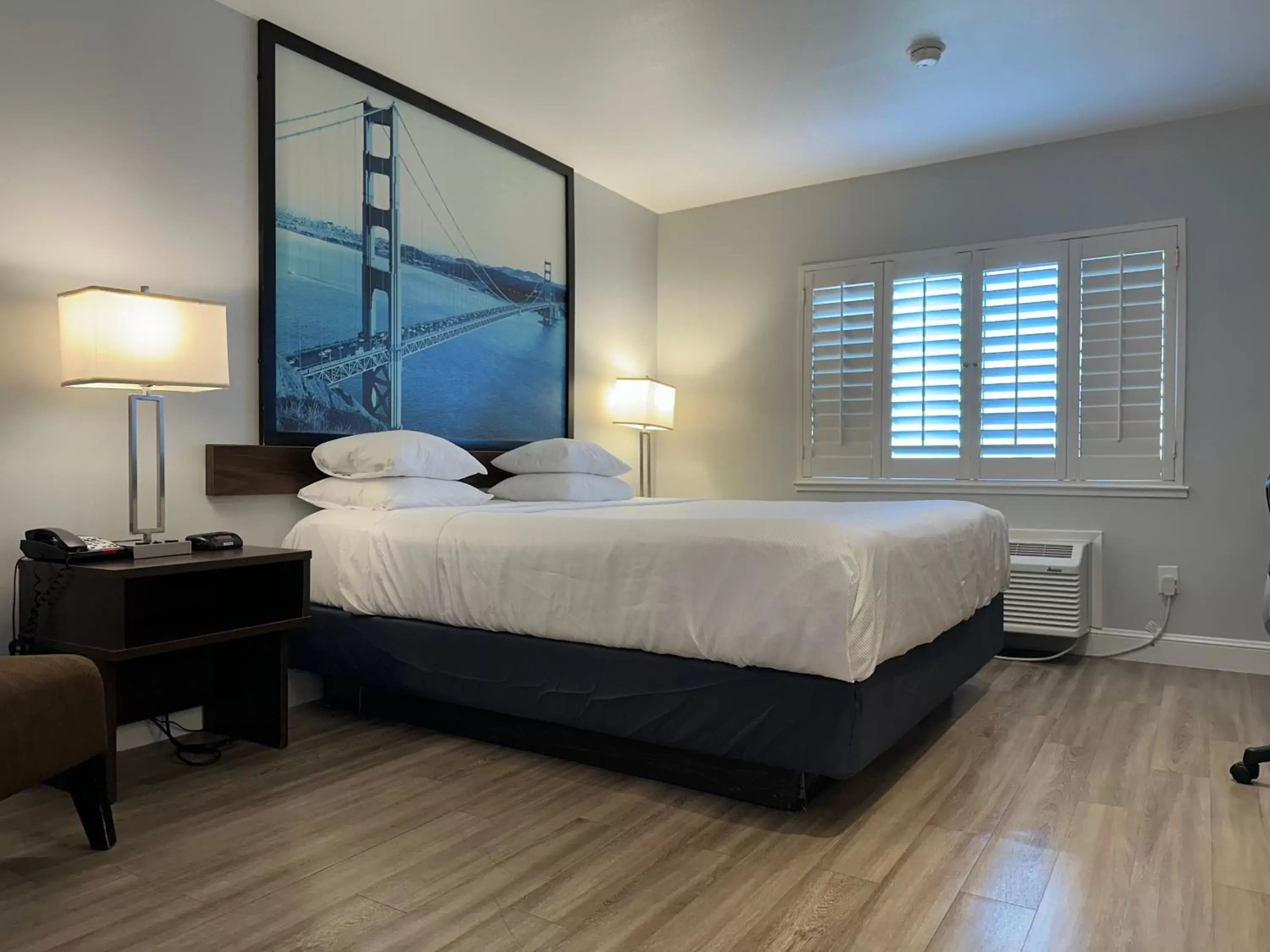 Bed in Super 8 by Wyndham San Bruno /SF Intl Arpt West