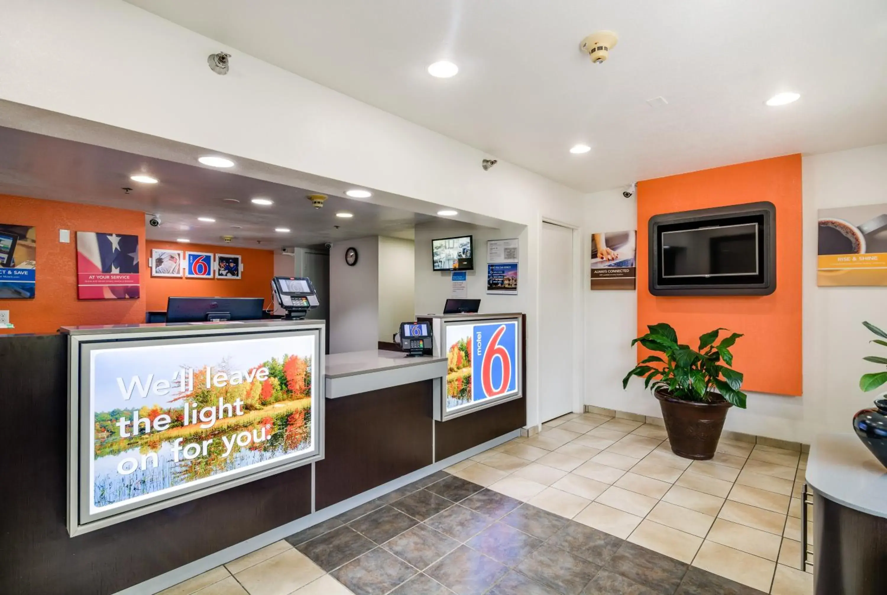Lobby or reception in Motel 6-Rolling Meadows, IL - Chicago Northwest Lobby or reception in Motel 6-Rolling Meadows, IL - Chicago Northwest