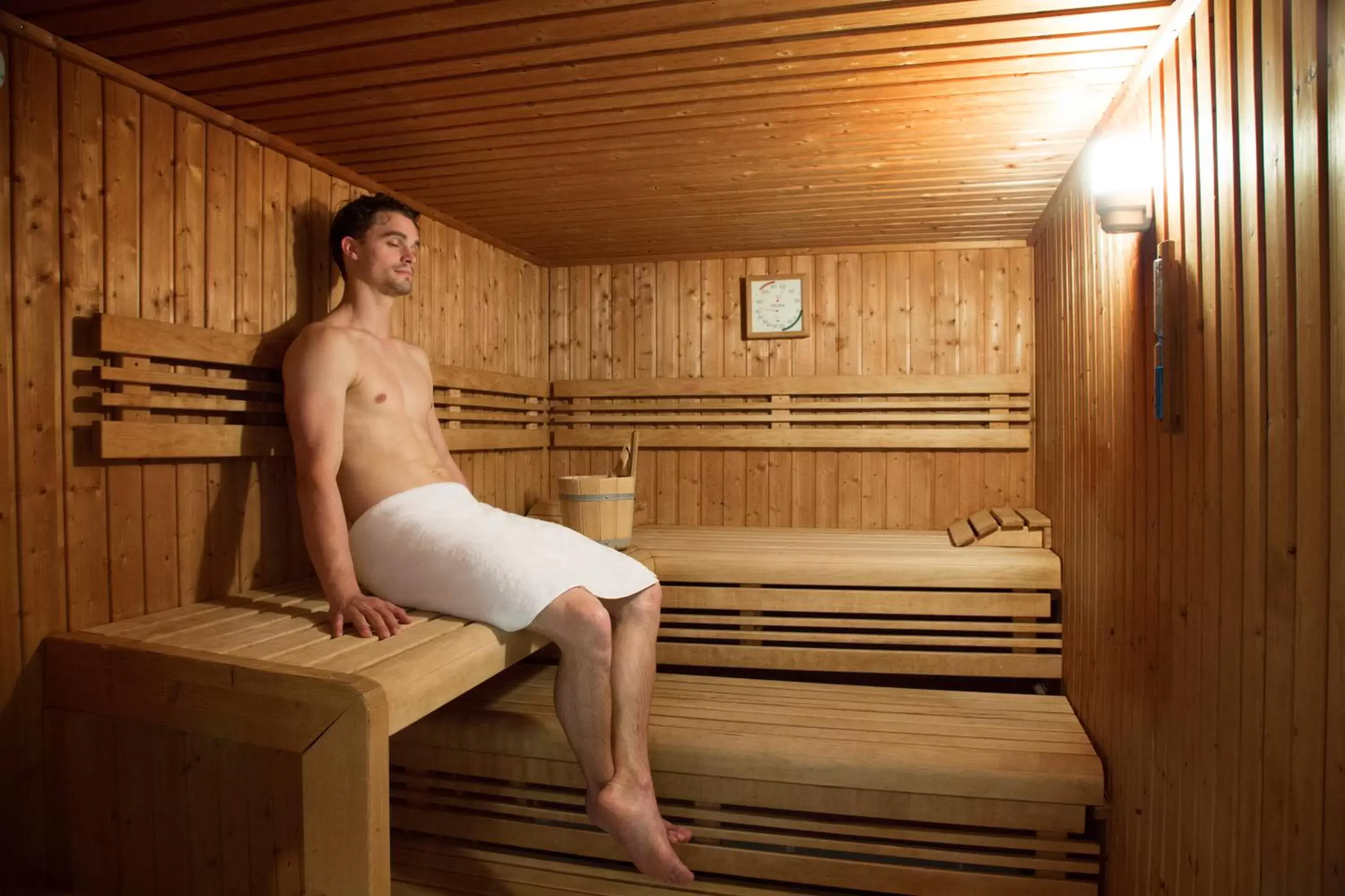 Sauna, Guests in Relais Spa Chessy Val d'Europe