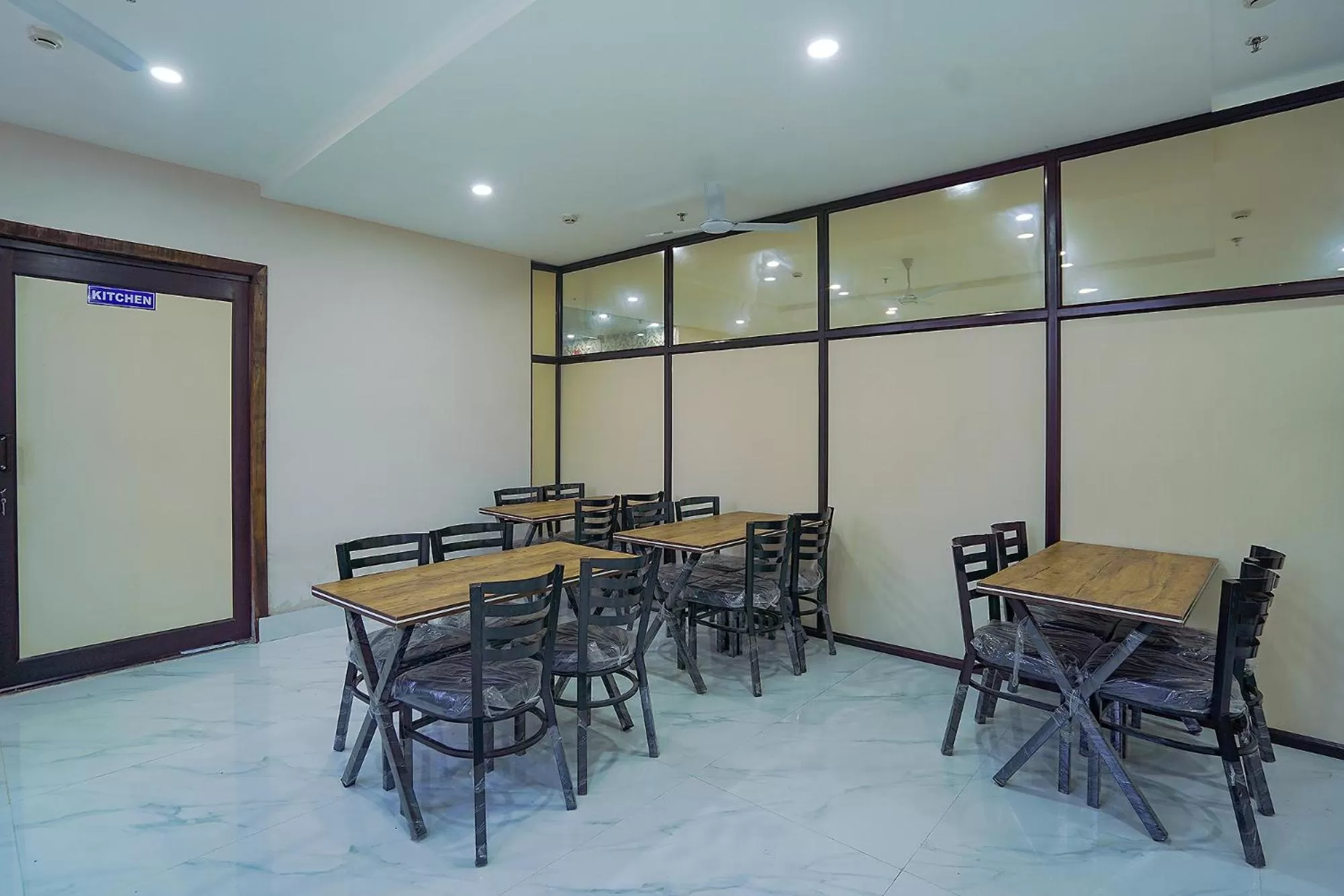 Restaurant/places to eat in FabHotel HC Mohali Inn
