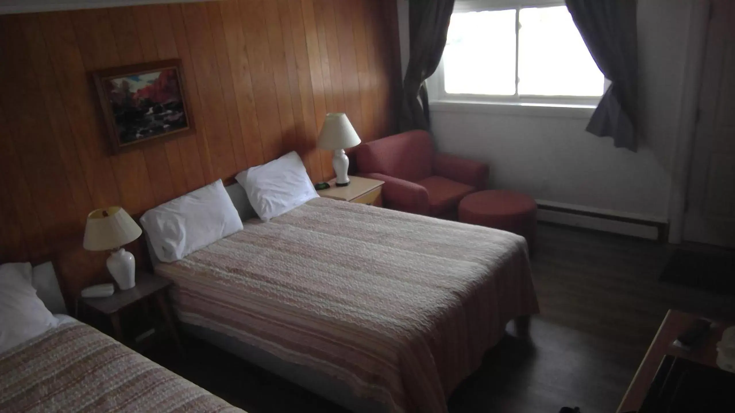 Queen Room with Two Queen Beds in Northern Peaks Motor Inn Queen Room with Two Queen Beds in Northern Peaks Motor Inn