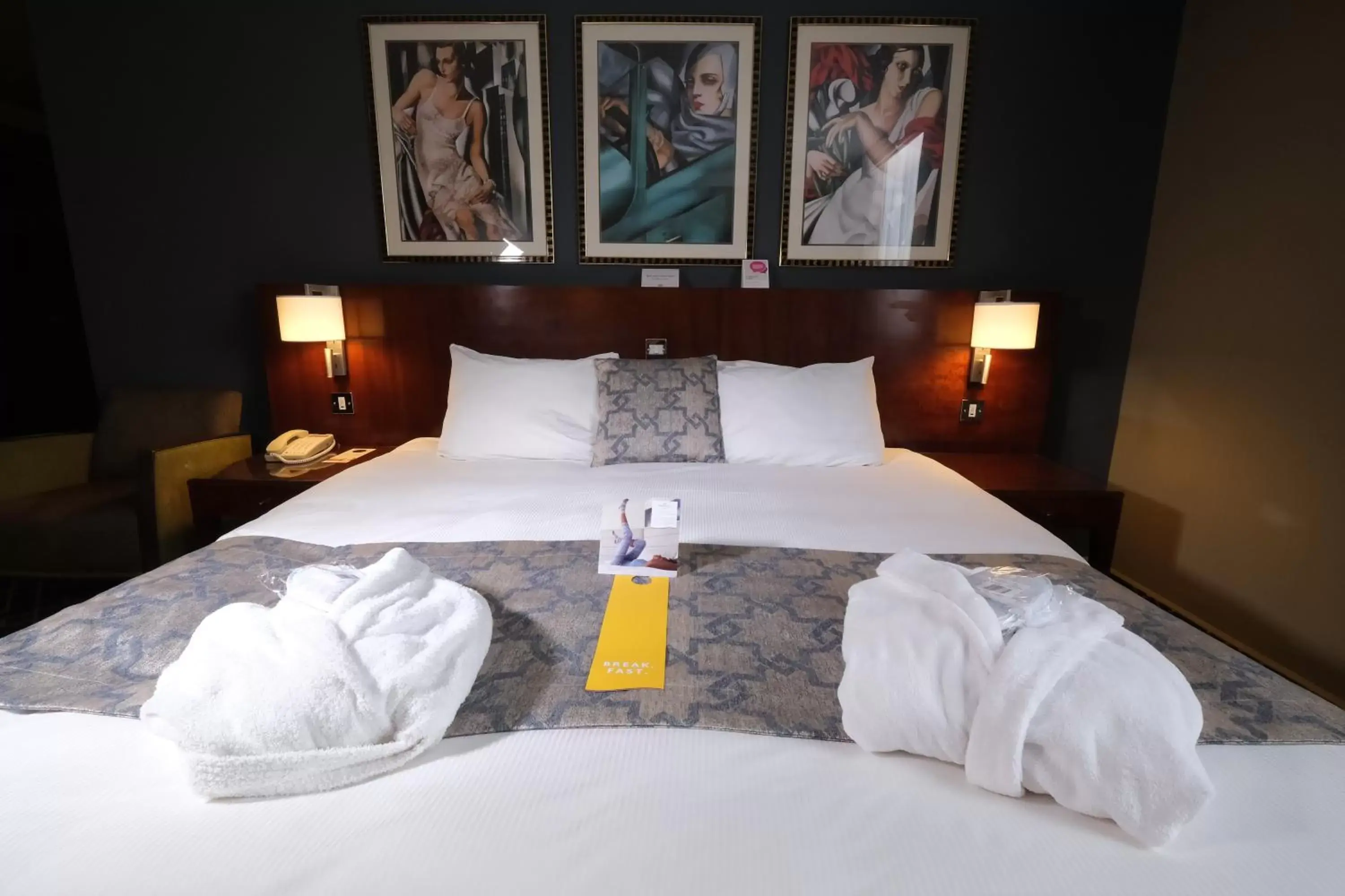 Bed in Crowne Plaza Liverpool - John Lennon Airport, an IHG Hotel