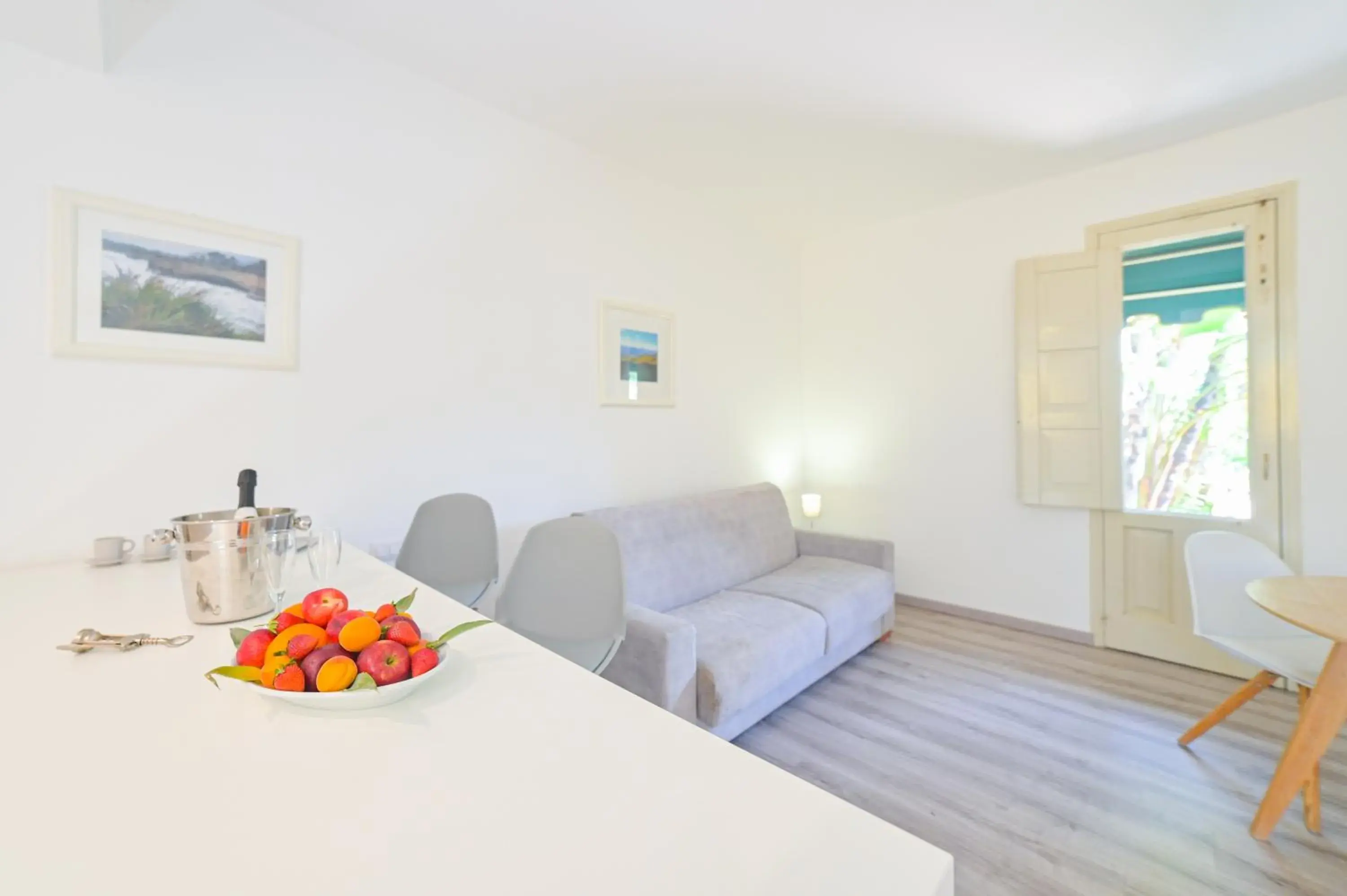 Photo of the whole room, Seating Area in Hotel Baia Delle Sirene