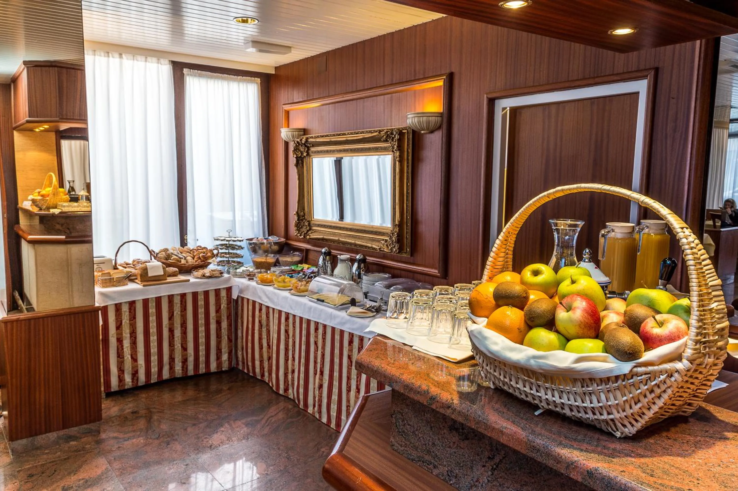 Food and drinks in Hotel Churchill