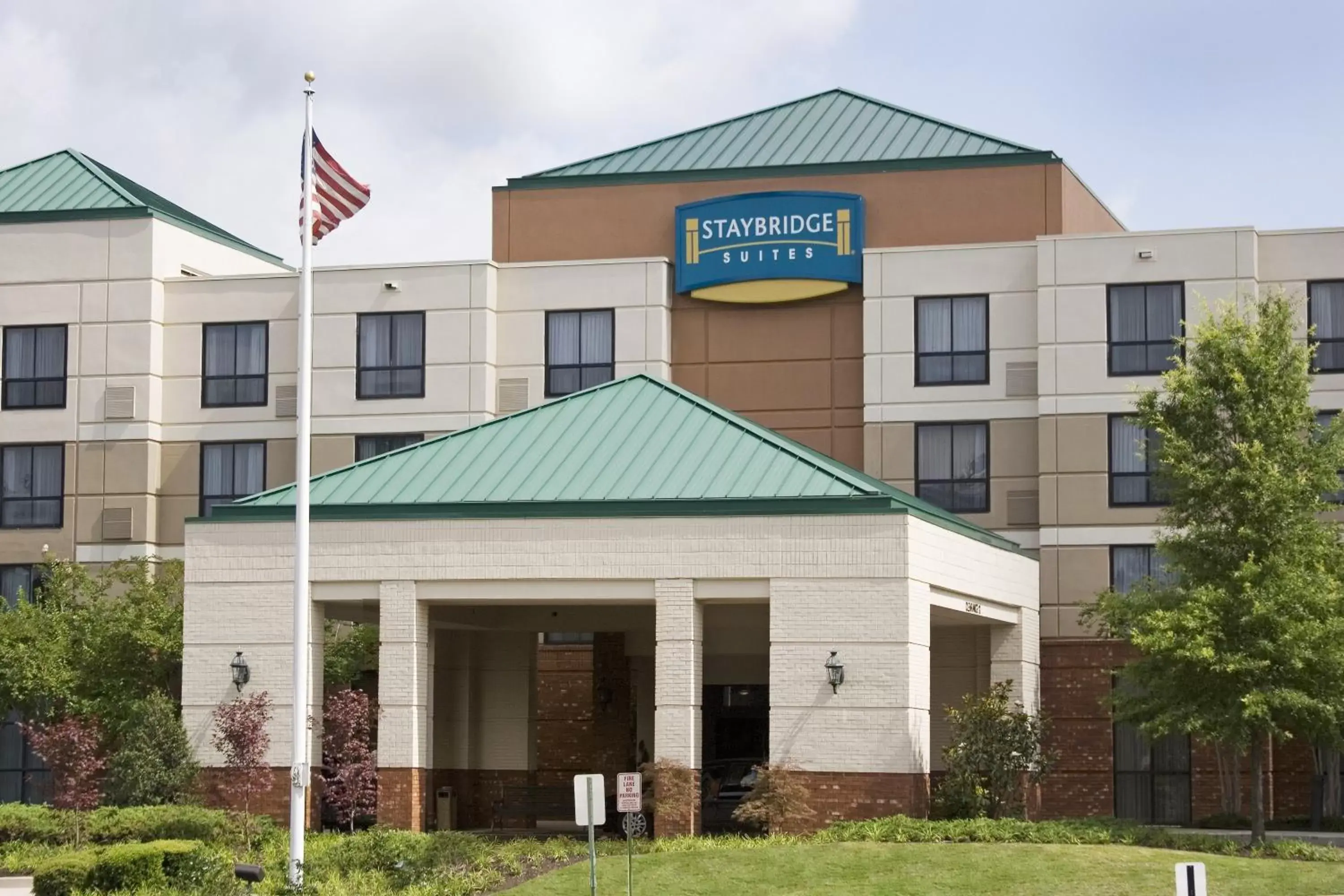 Property building in Staybridge Suites Memphis-Poplar Ave East by IHG Property building in Staybridge Suites Memphis-Poplar Ave East by IHG
