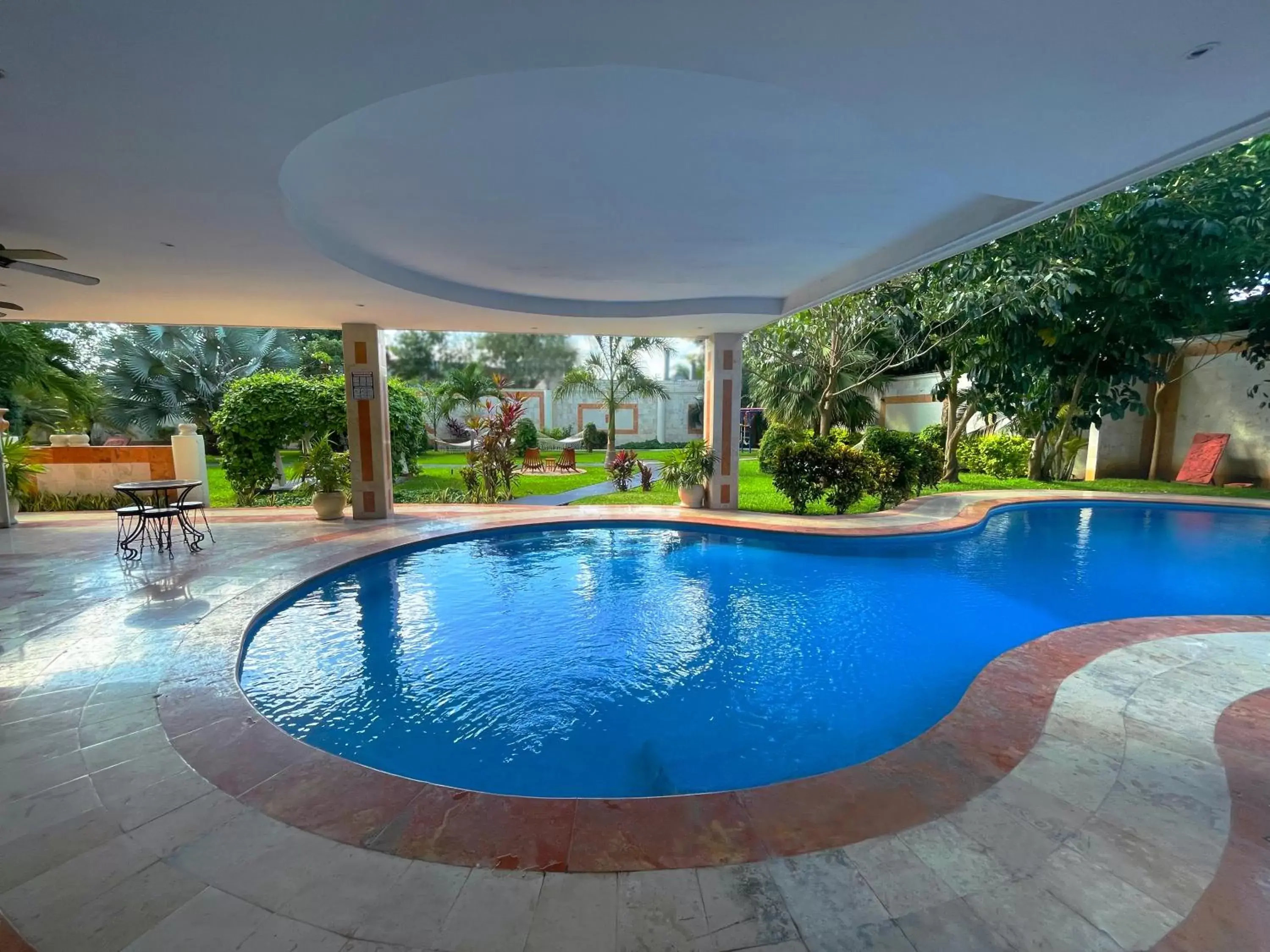 Swimming Pool in Hotel Palacio Maya