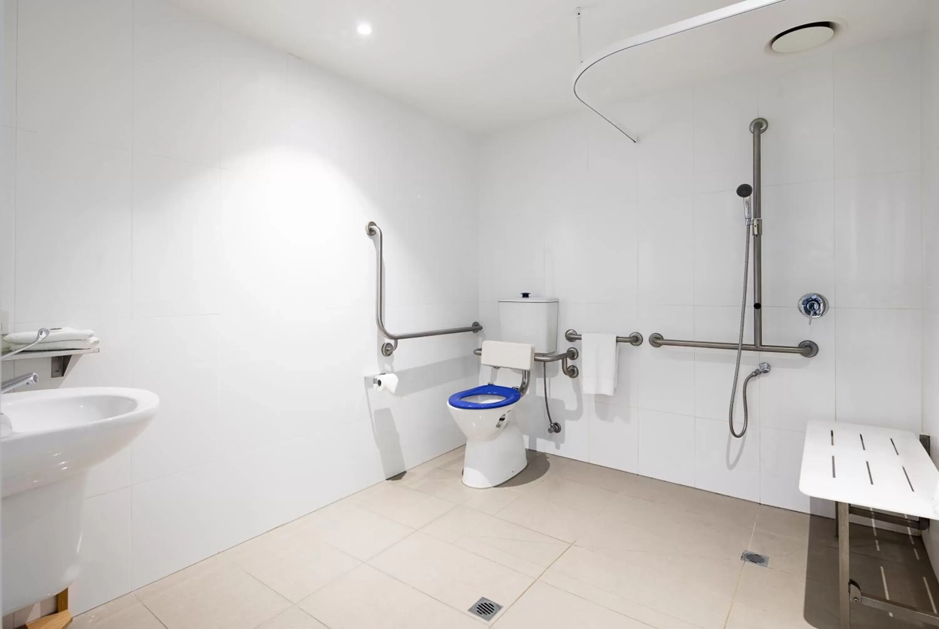 Bathroom in RNR Serviced Apartments North Melbourne