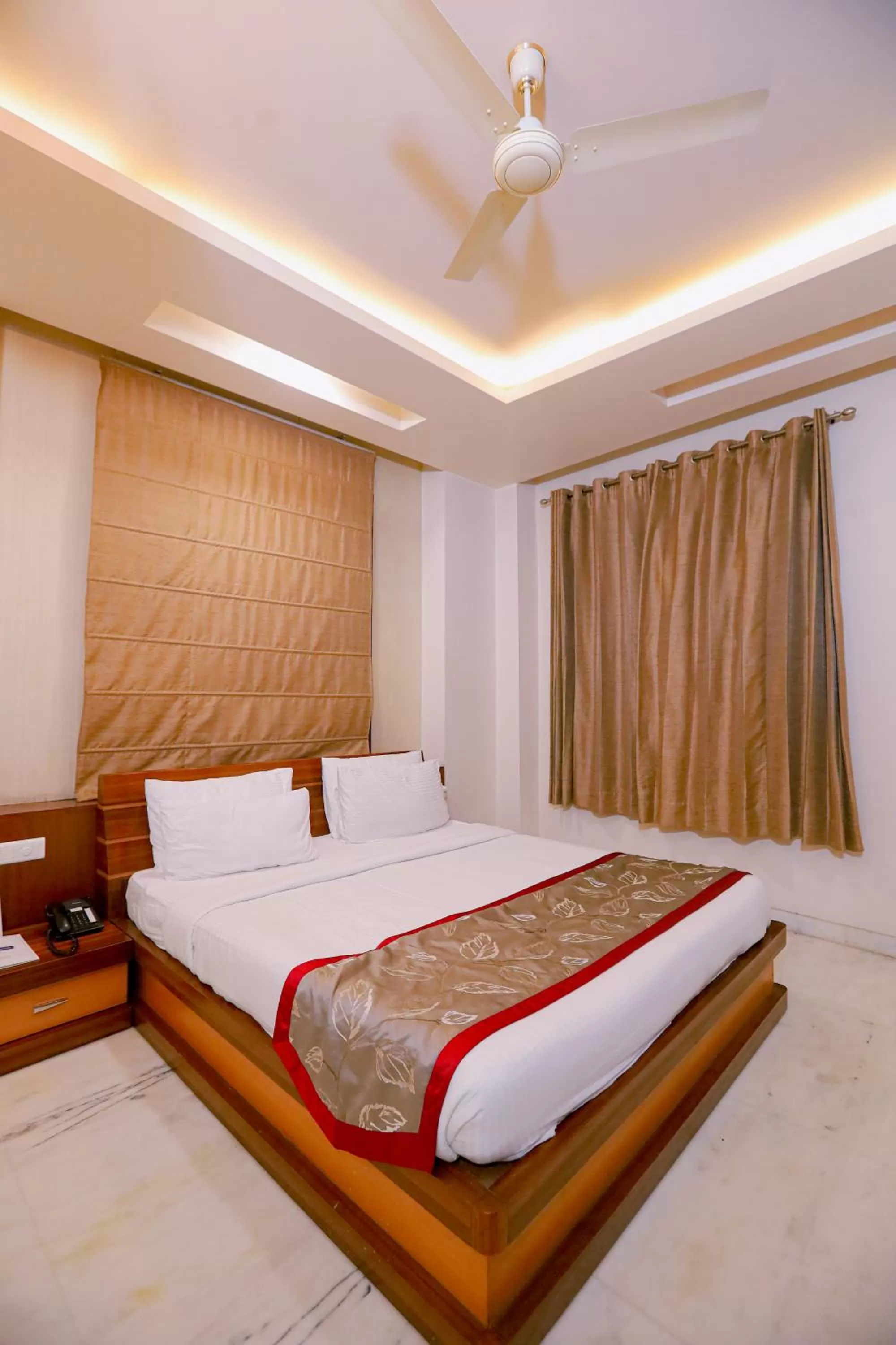 Bed in Hotel Leela Grande