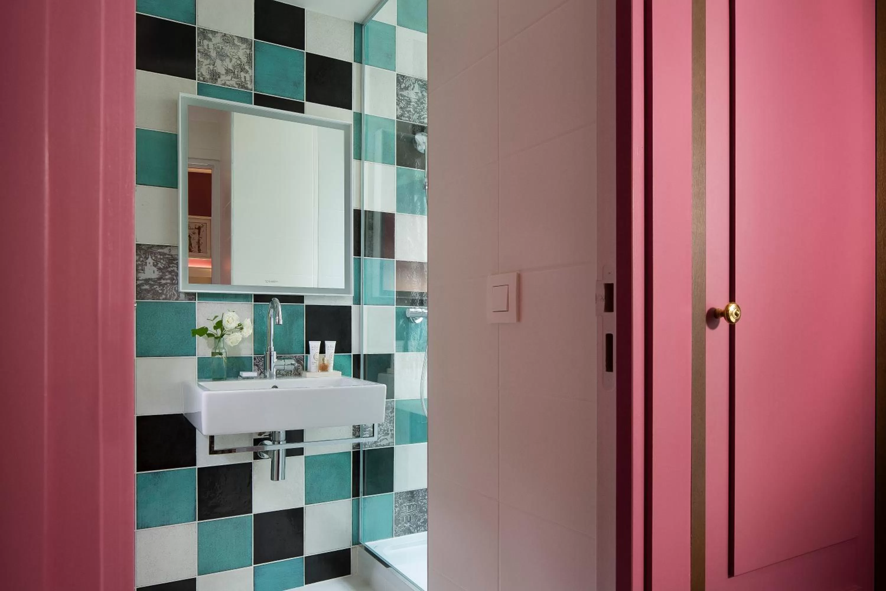 Shower in Les Tournelles