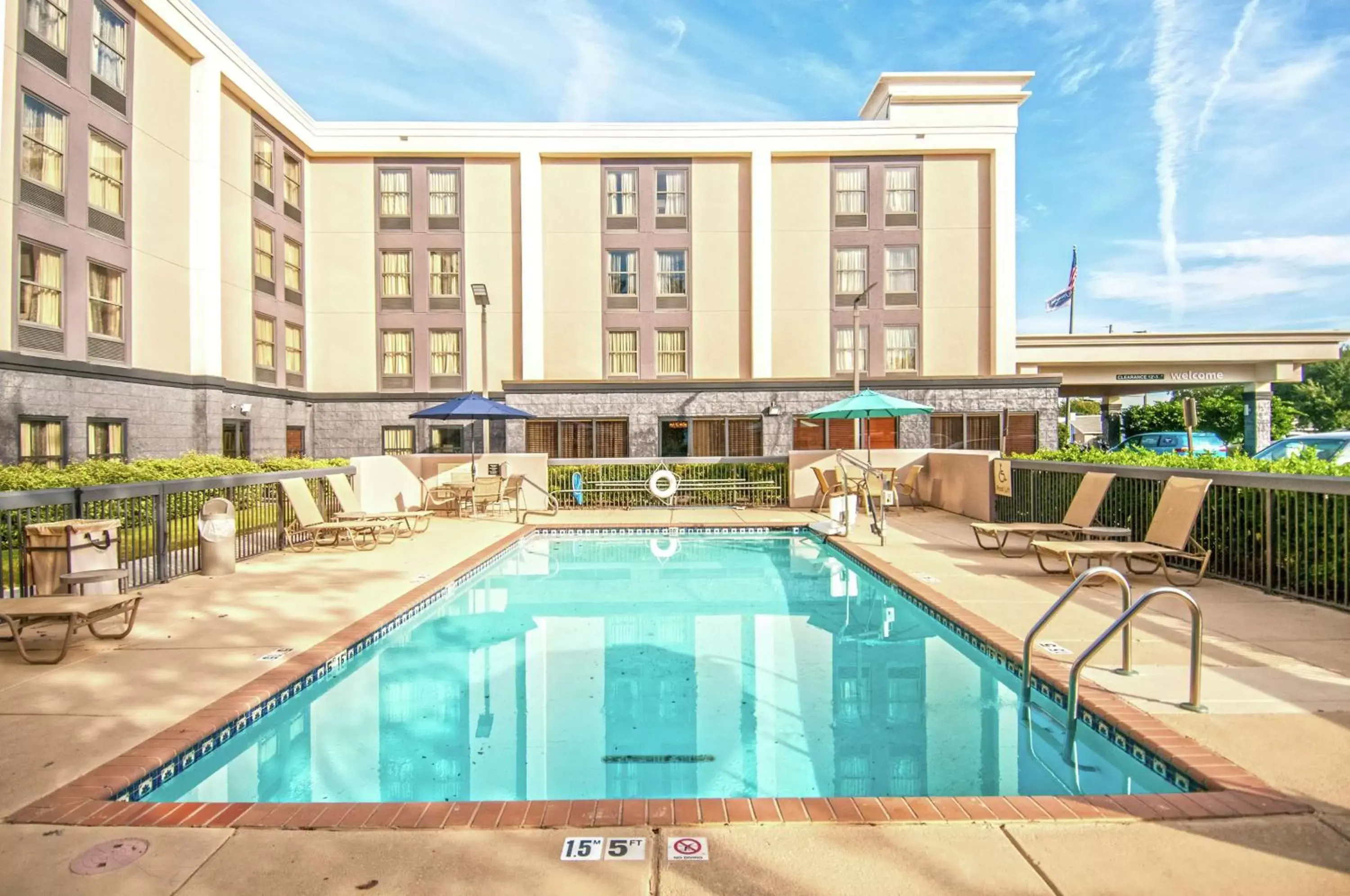 Property building, Swimming Pool in Hampton Inn Shreveport/Bossier City