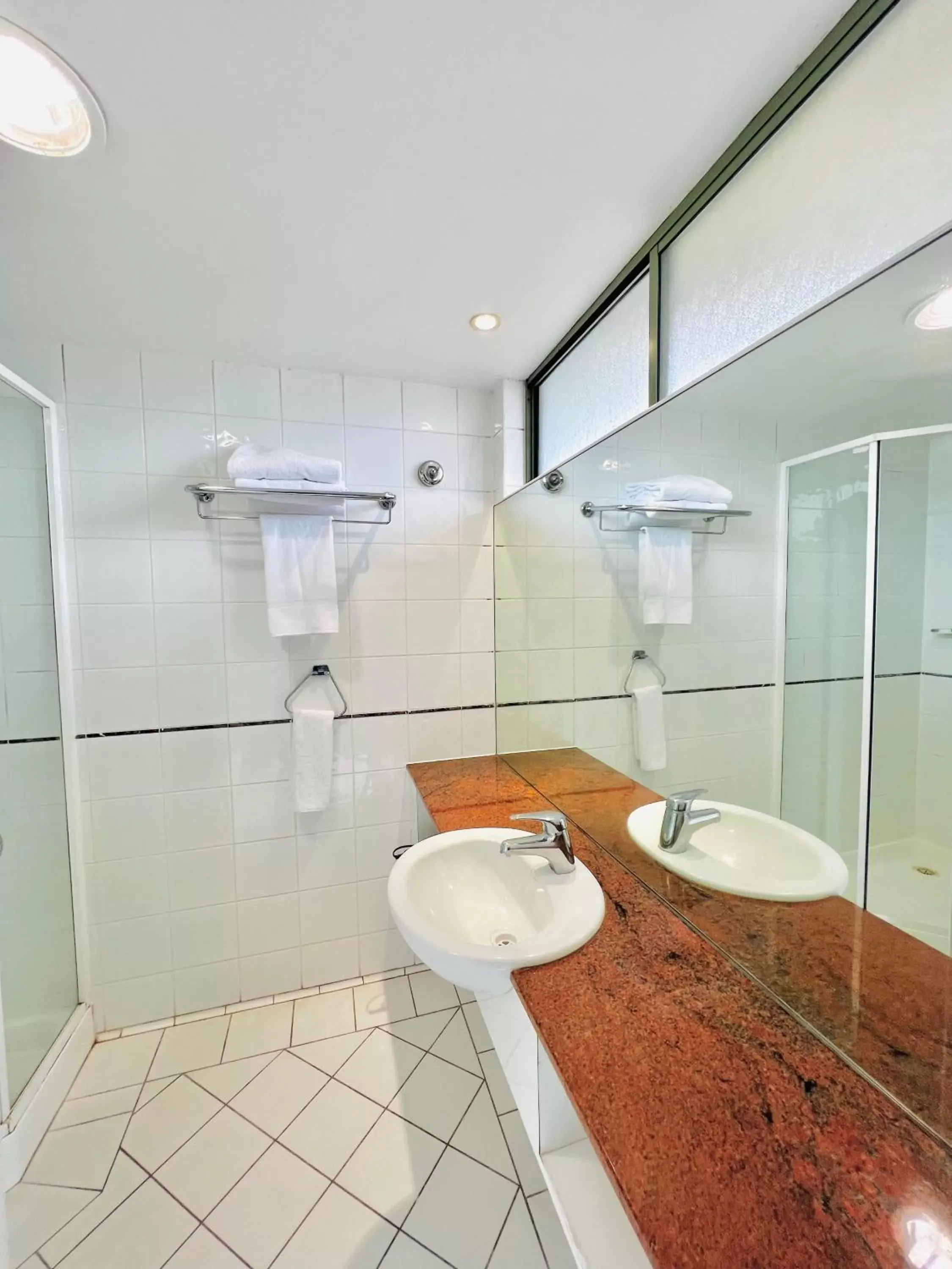 Bathroom in The Waverley International Hotel