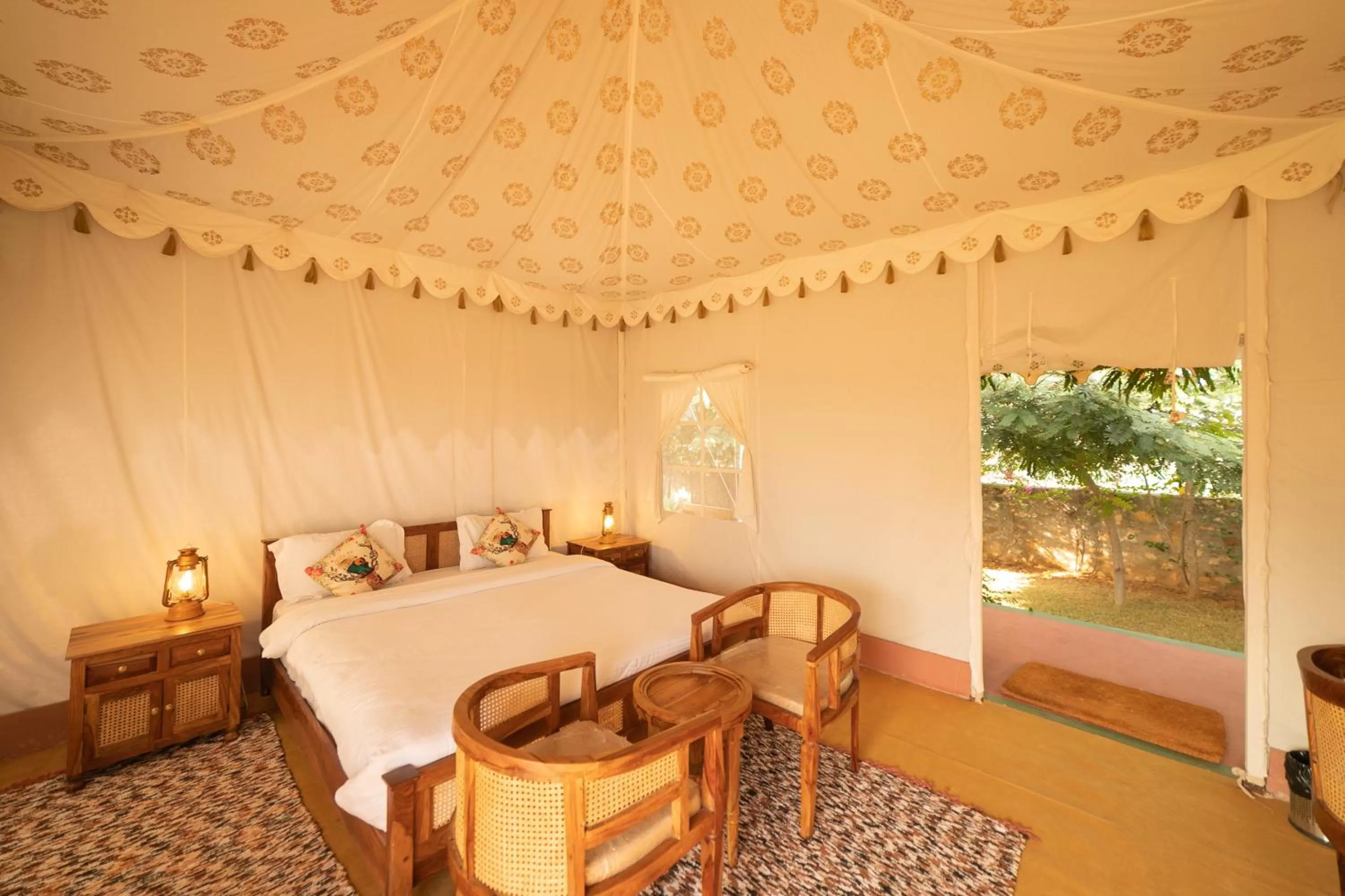 Bedroom, Bed in Madho Bagh