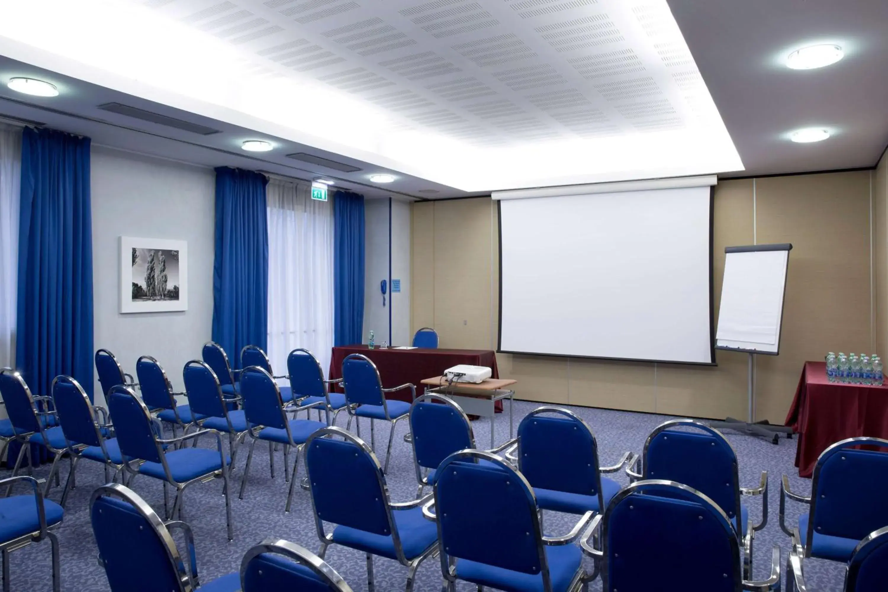 Meeting/conference room in Dolce by Wyndham Milan Malpensa