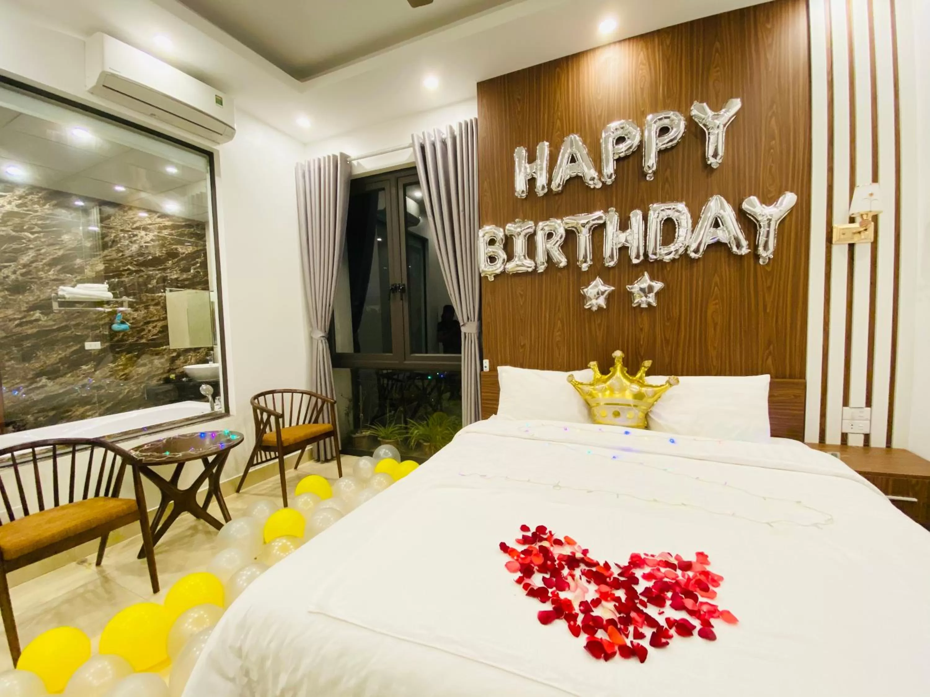 Shower, Bed in O Zoli Home