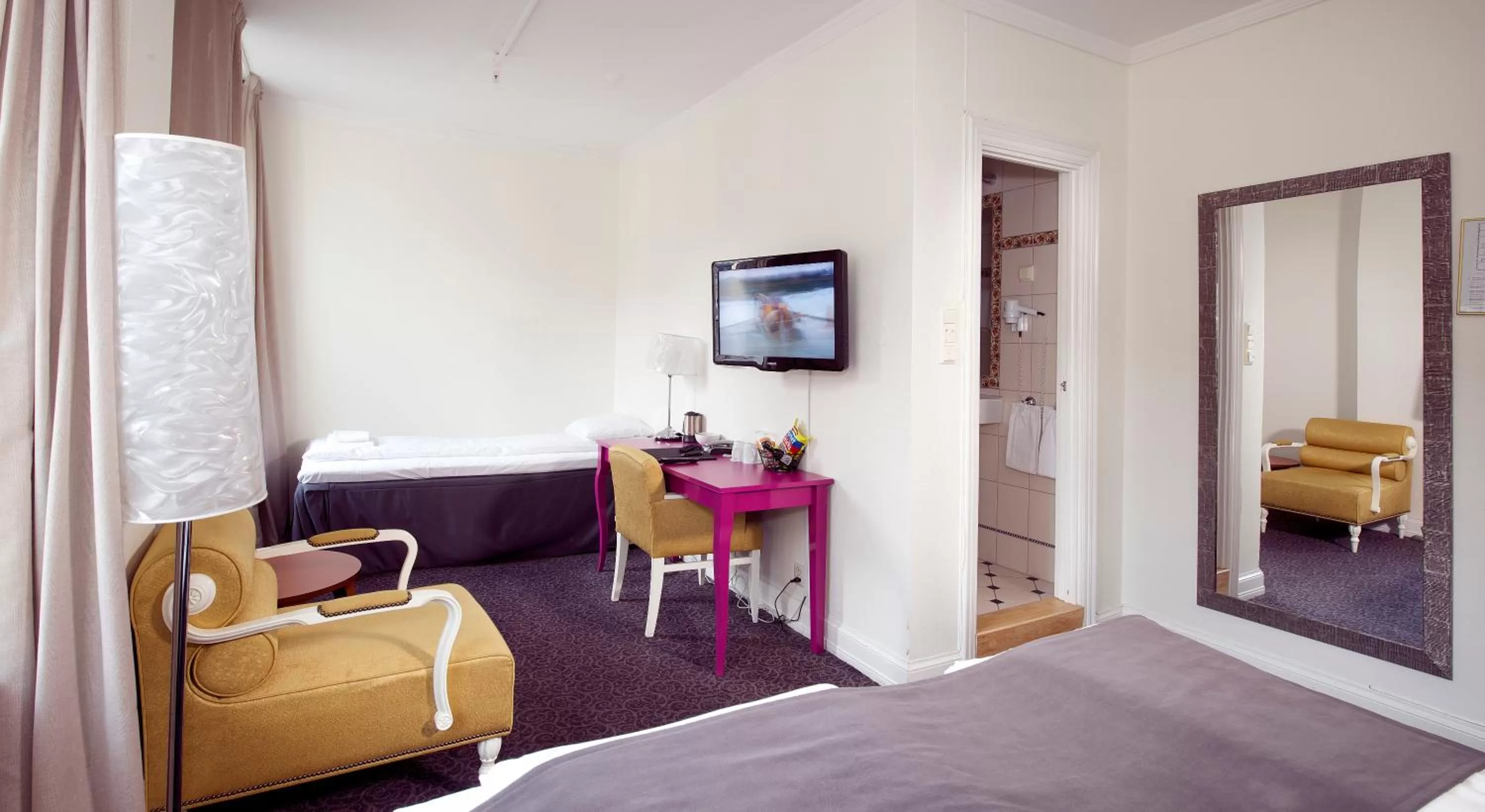 Bed in Home Hotel Savoy