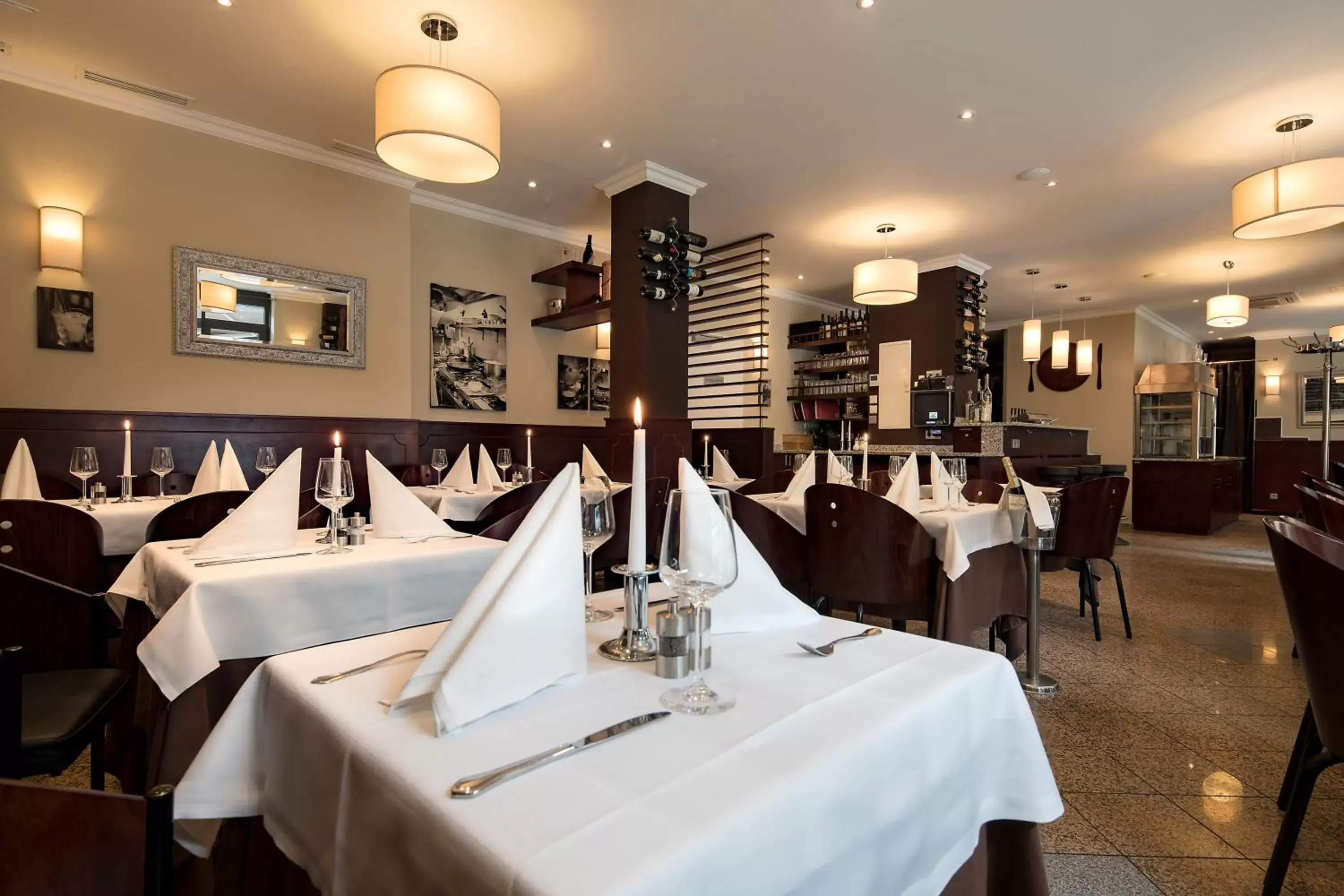 Restaurant/places to eat in Downtown Vi Vadi Hotel Restaurant/places to eat in Downtown Vi Vadi Hotel