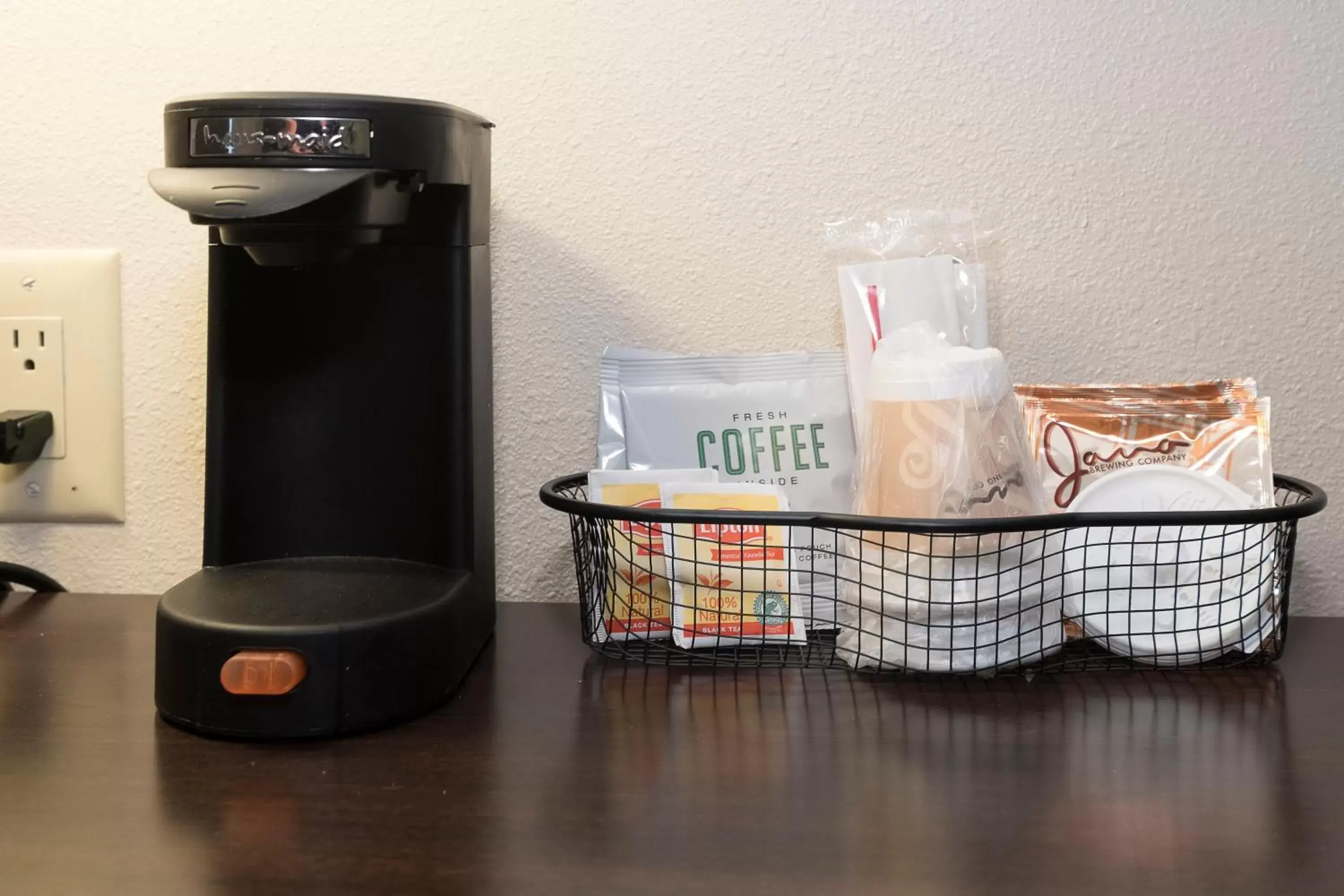 Coffee/tea facilities in Quality Inn Bentonville-Rogers