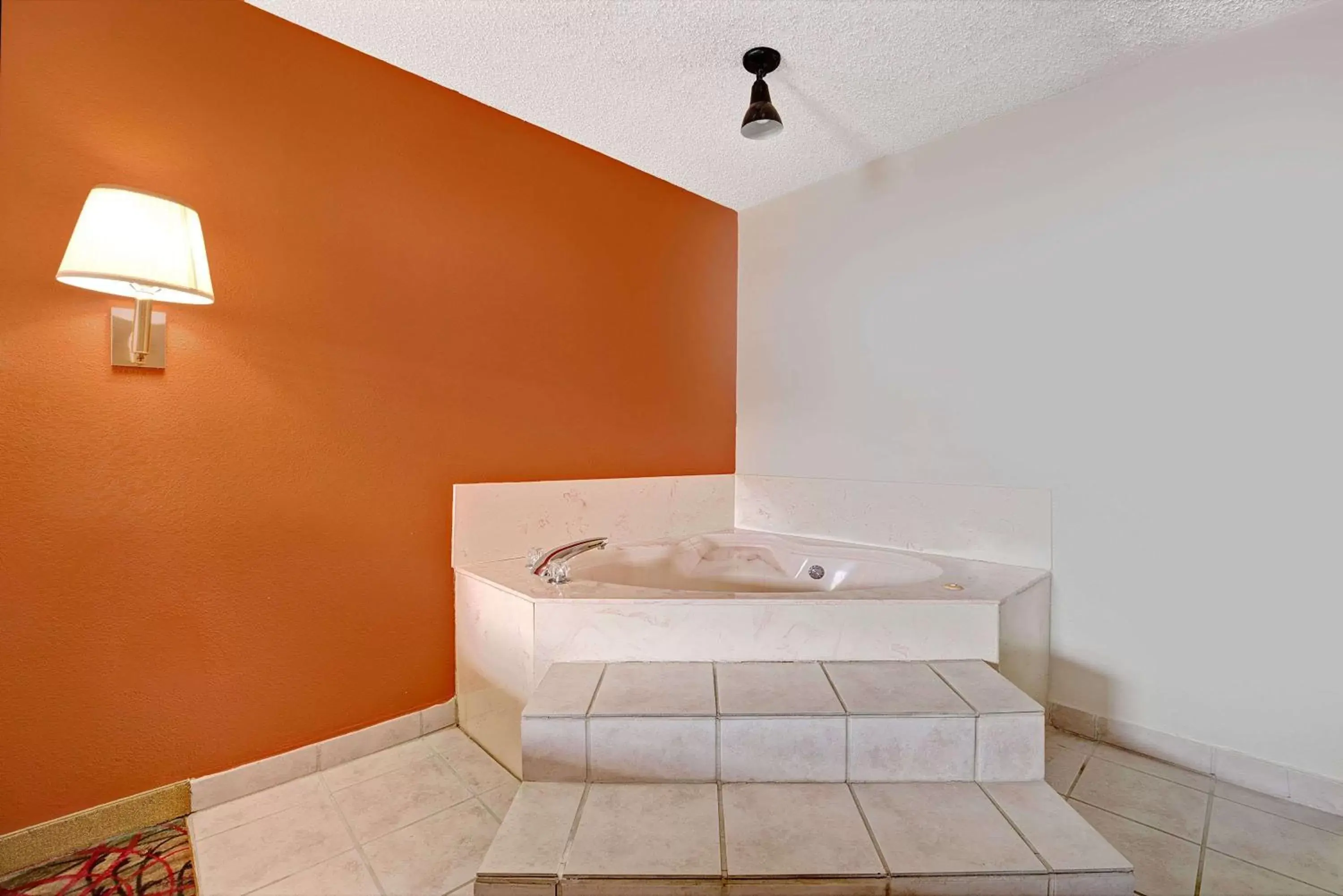 Photo of the whole room, Bathroom in Super 8 by Wyndham Dallas South