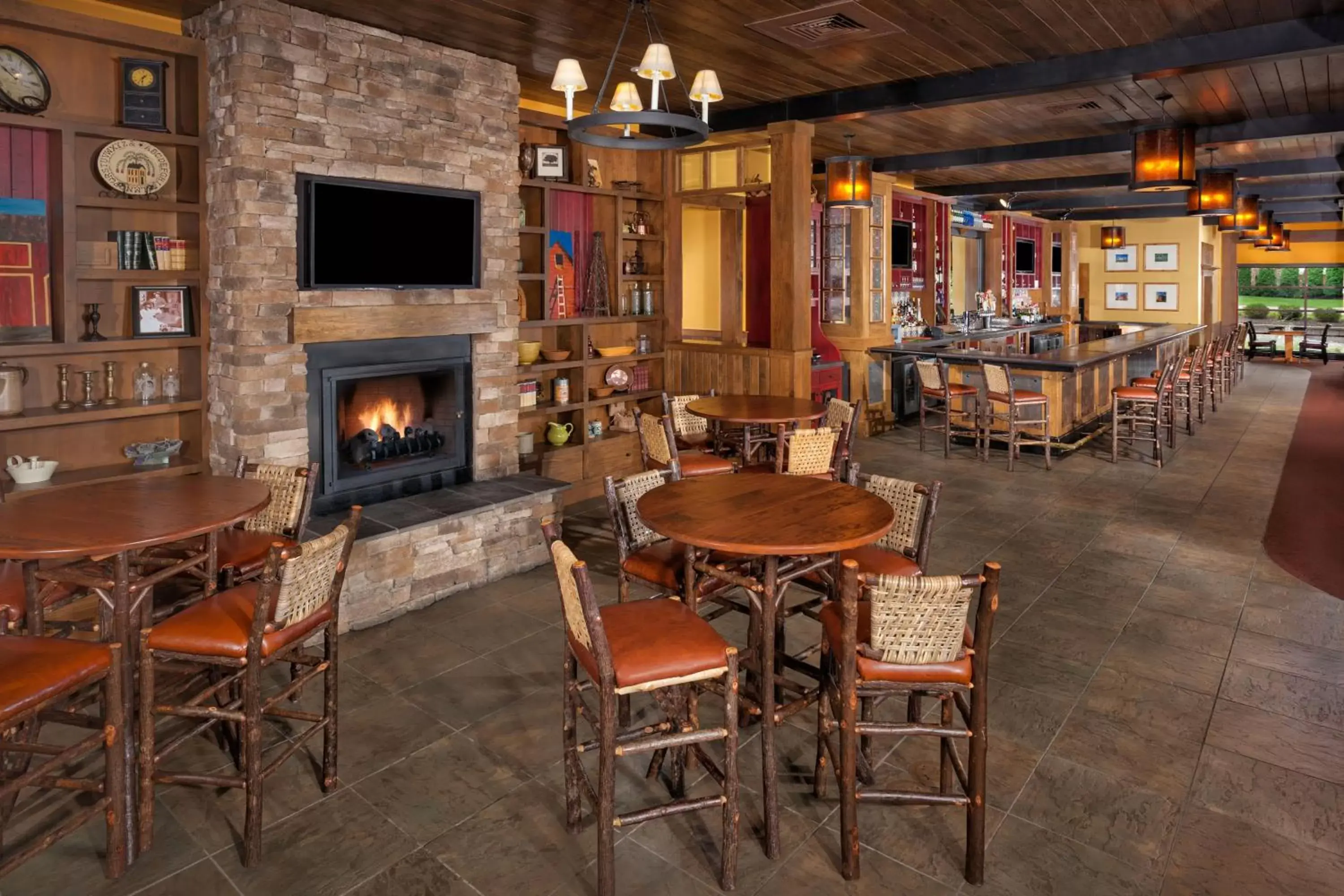 Dining area, Lounge/Bar in Bear Creek Mountain Resort