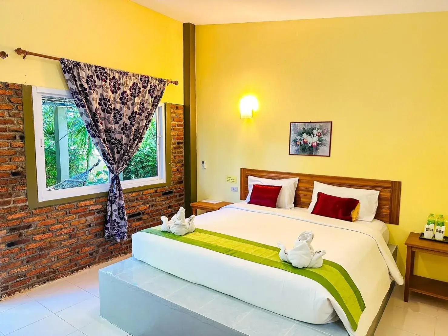 Bed in Lanta Baan Nok Resort (SHA Extra Plus)